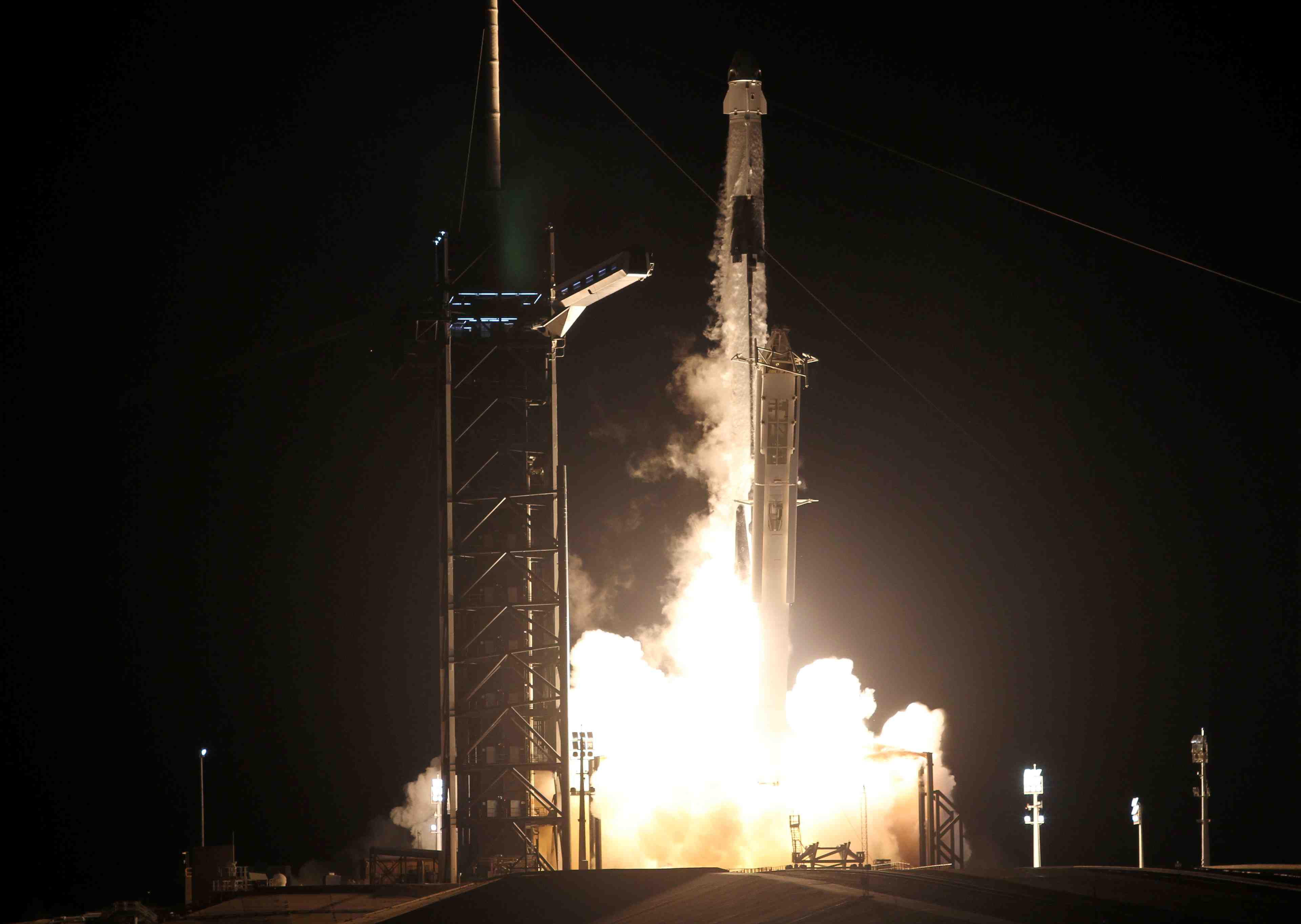 Spacex lance sa premiere mission habitee "operationnelle" pour la nasa