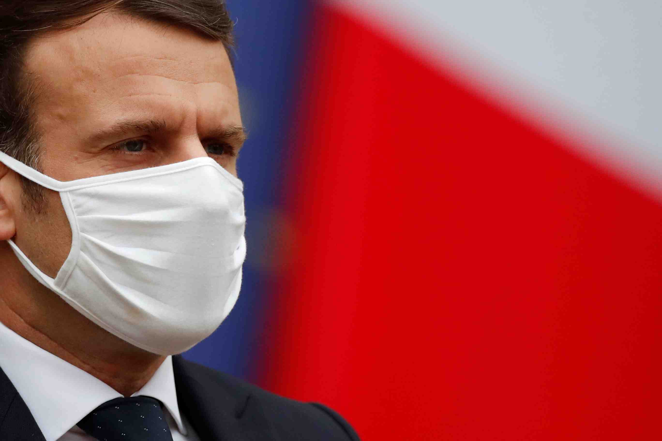 Covid: encore plus de 27.000 patients, la france vit des heures cruciales, dit macron