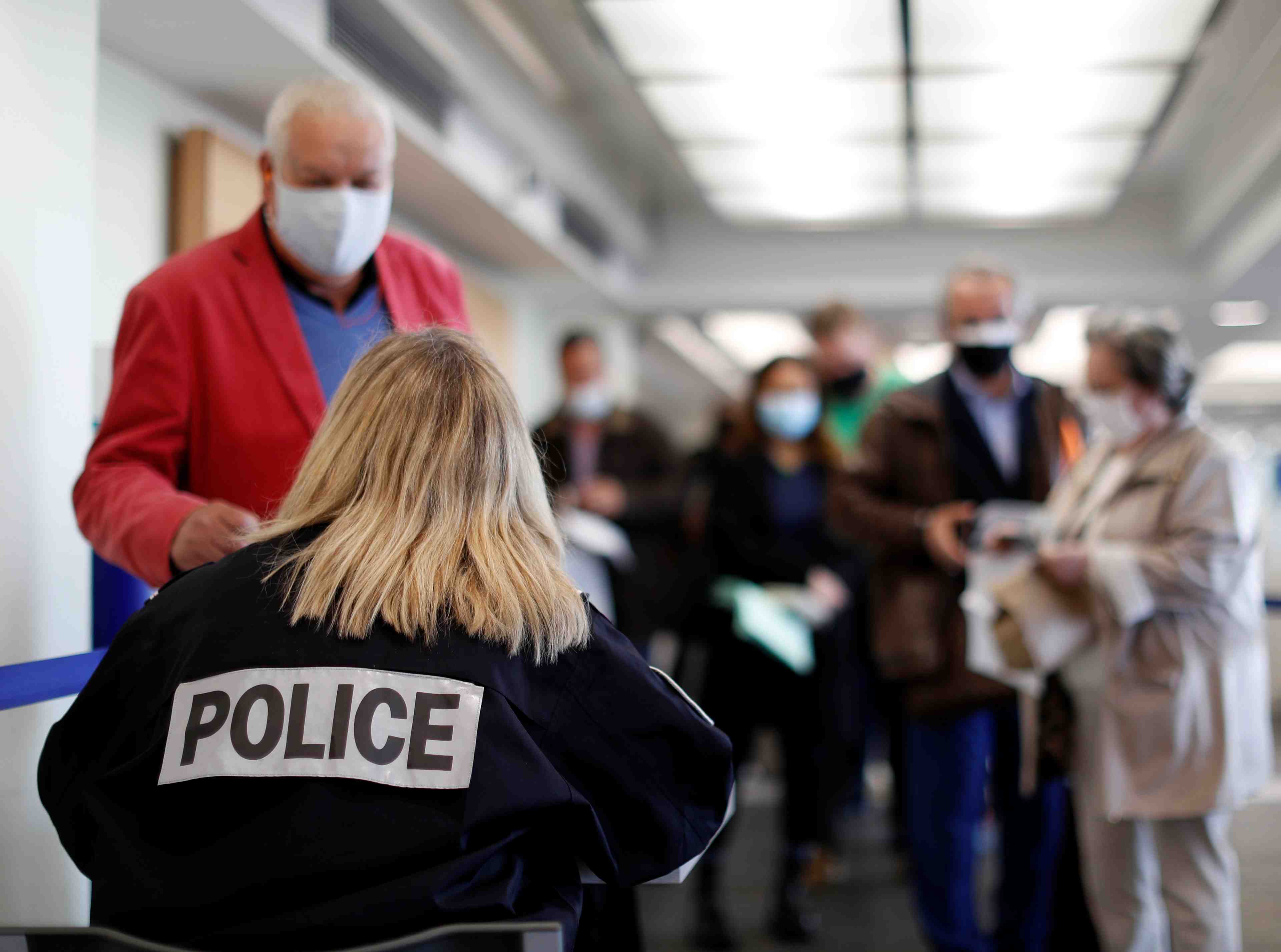La france elargit ses mesures de controle renforce aux frontieres