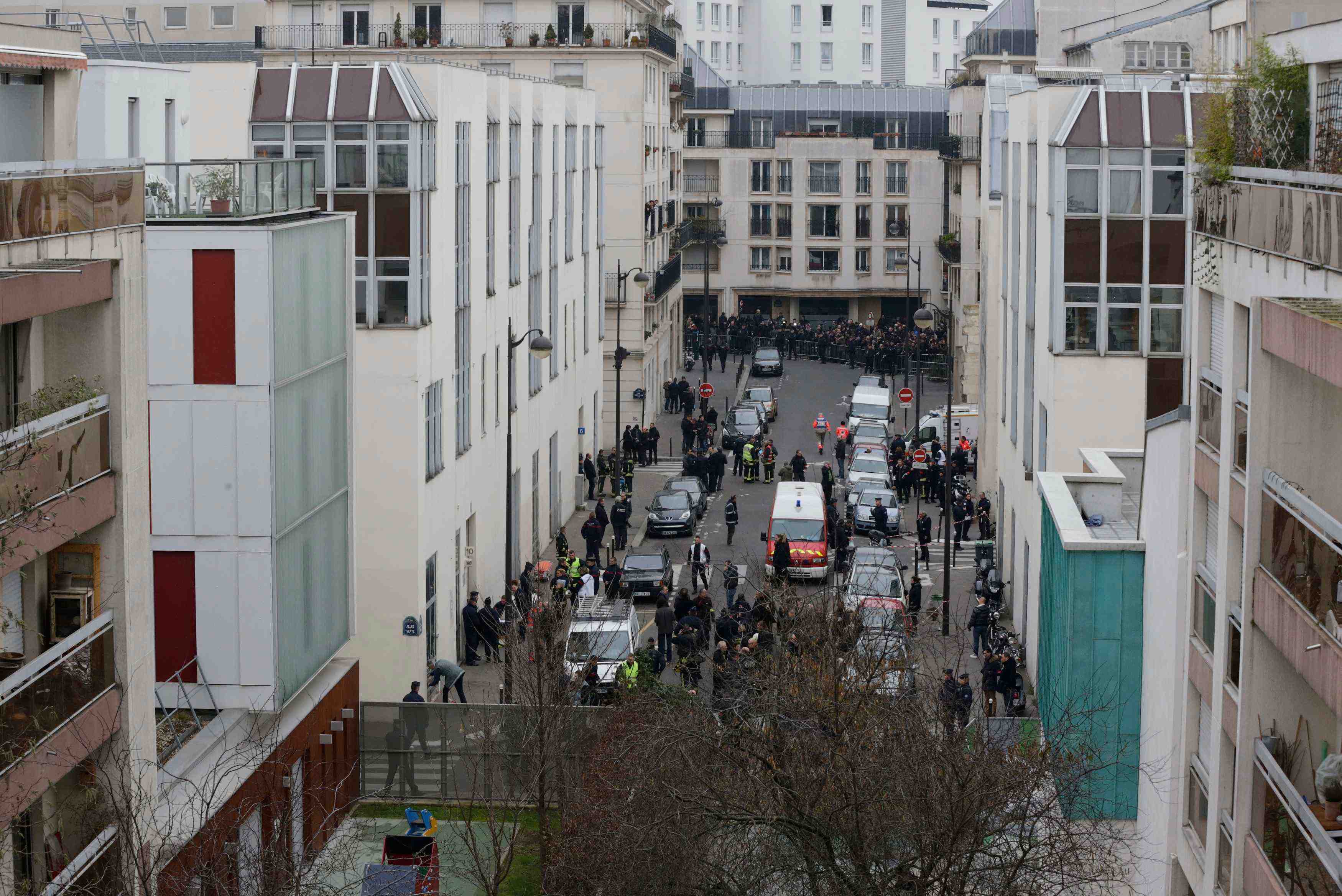 Solidarite de la communaute internationale avec paris apres l'attentat contre charlie hebdo