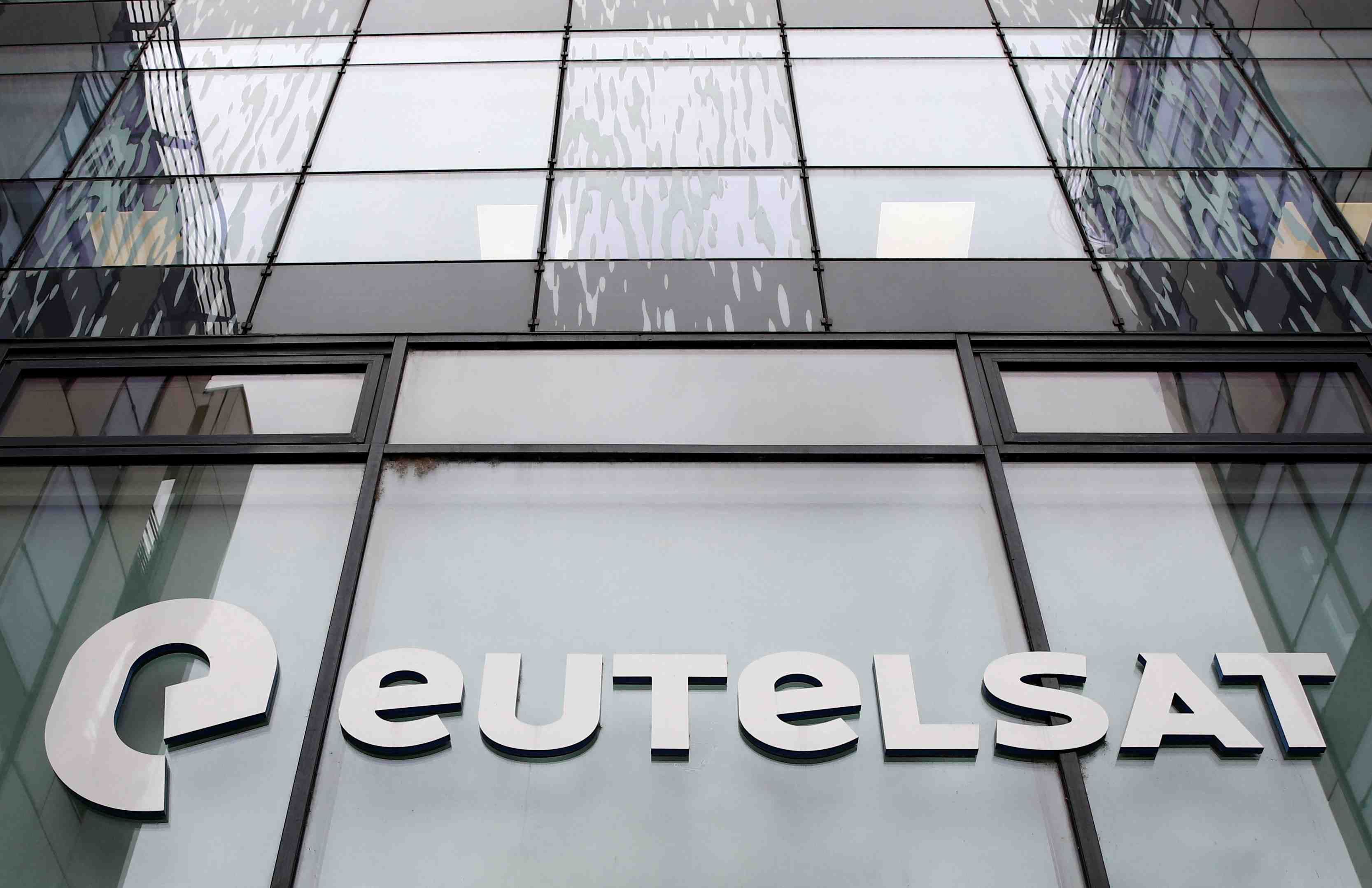 Eutelsat nomme eva berneke comme dg pour remplacer rodolphe belmer