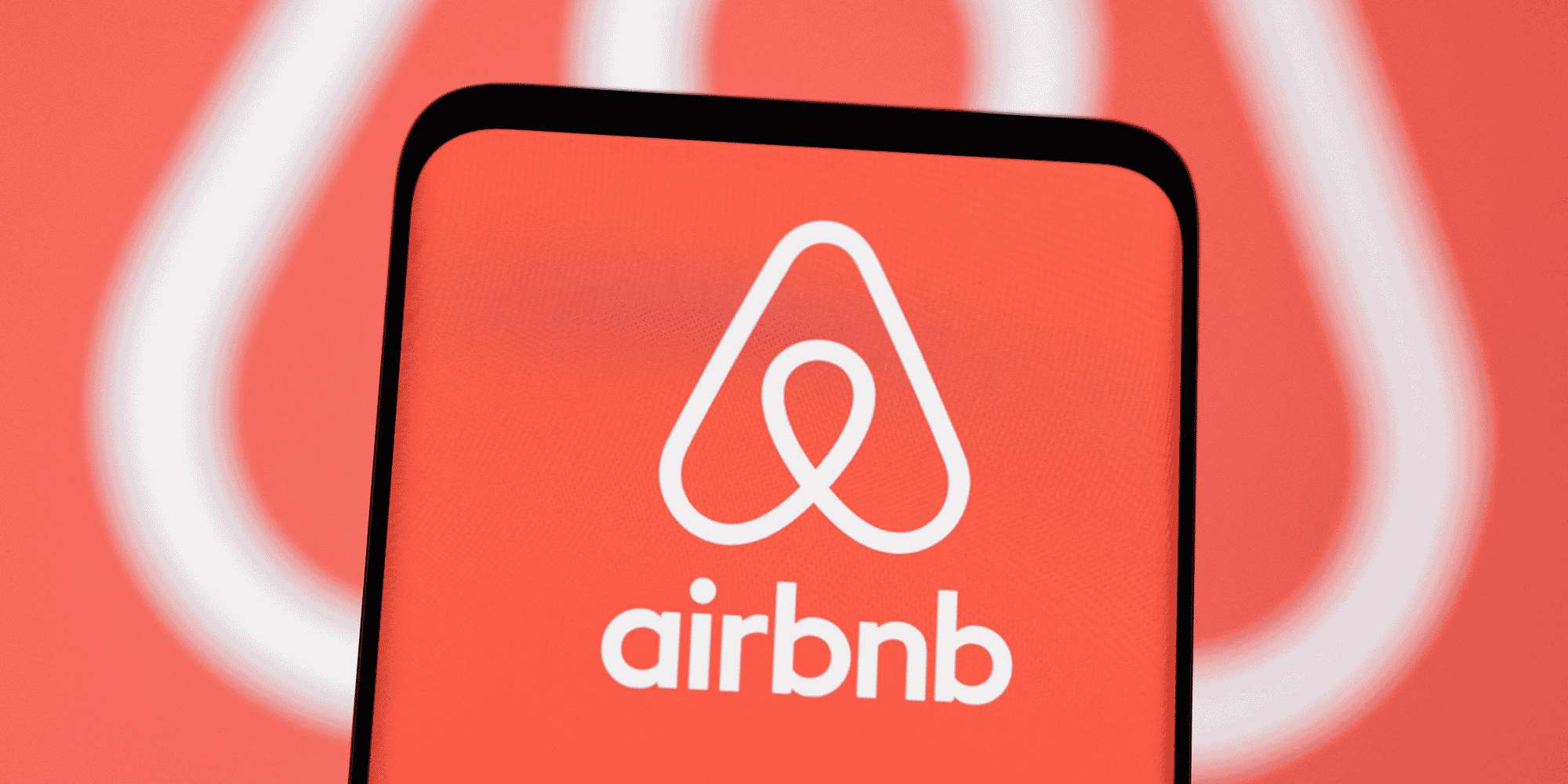 Photo d'archives: l'illustration montre le logo airbnb