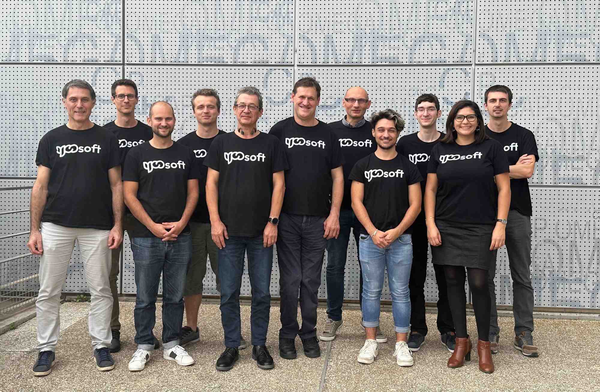 Entouré de son équipe, Eric Quivy développe des logiciels métiers no-code