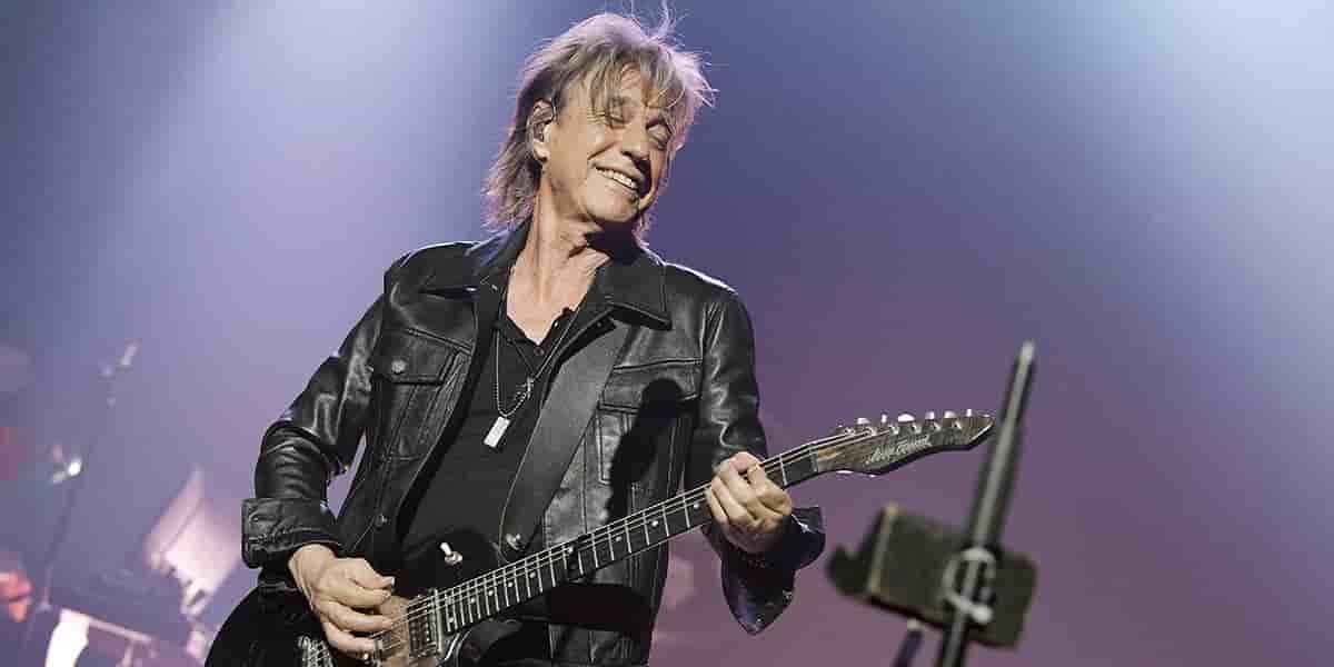 À 69 ans, Jean-Louis Aubert présente son nouvel album « Pafini » cinq ans après « Refuge ».
