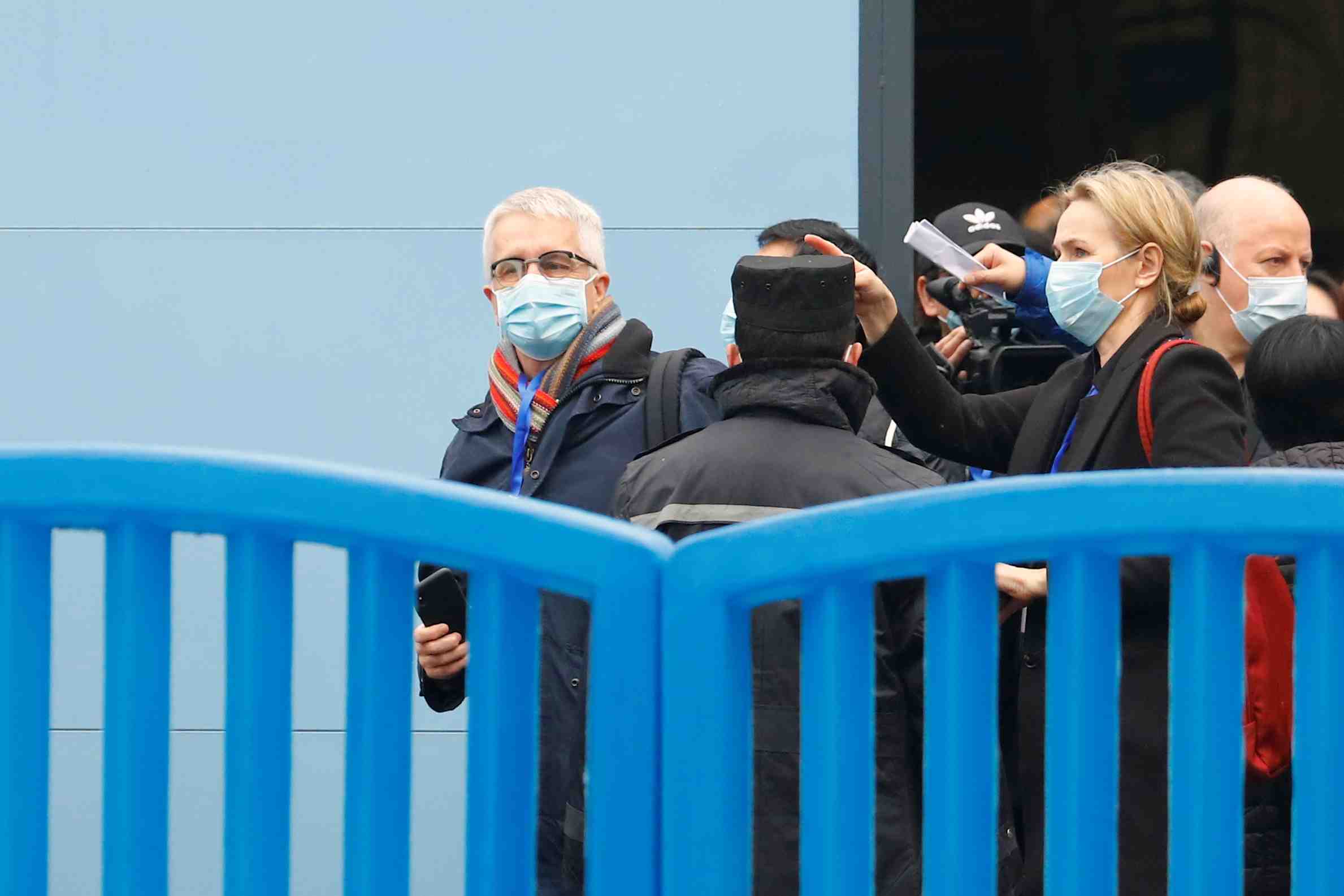 L'equipe de l'oms est arrivee sur le marche chinois de wuhan, berceau presume du coronavirus