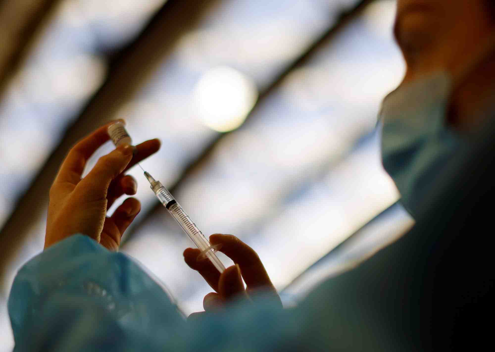 Coronavirus: la france va proposer une quatrieme dose de rappel pour les plus de 80 ans, dit castex