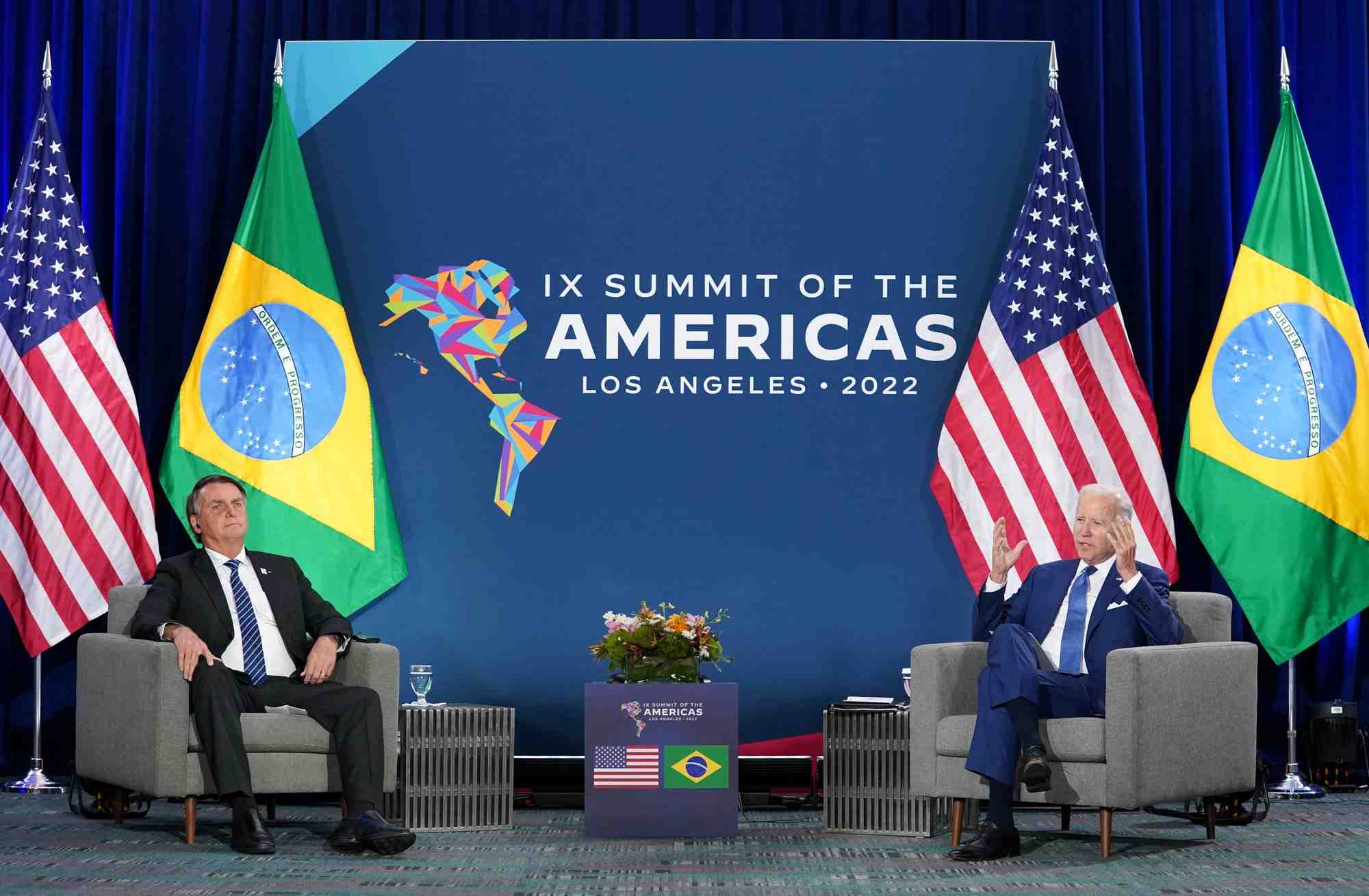 Bolsonaro evoque avec biden un renforcement des liens bresil-etats-unis