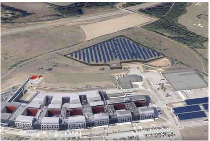 La centrale produit 1860 mégawatts (MW) par an.