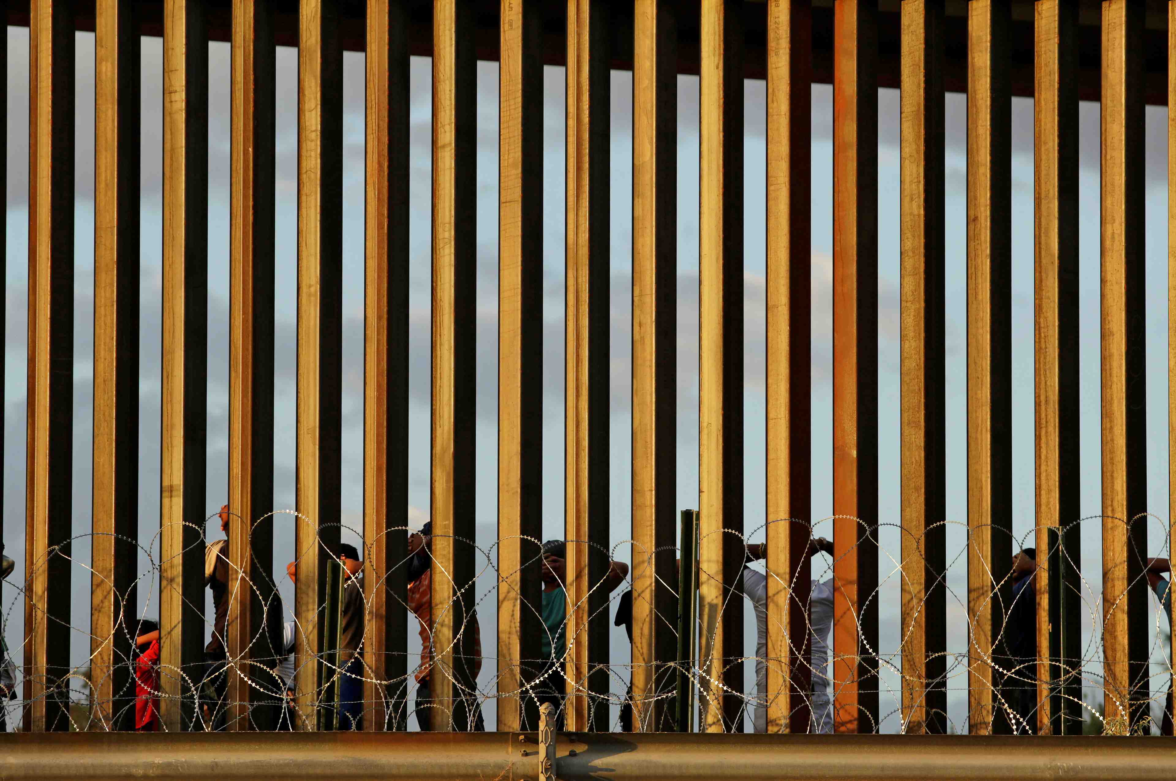 Trump interdit de visas et de cartes vertes les migrants pauvres