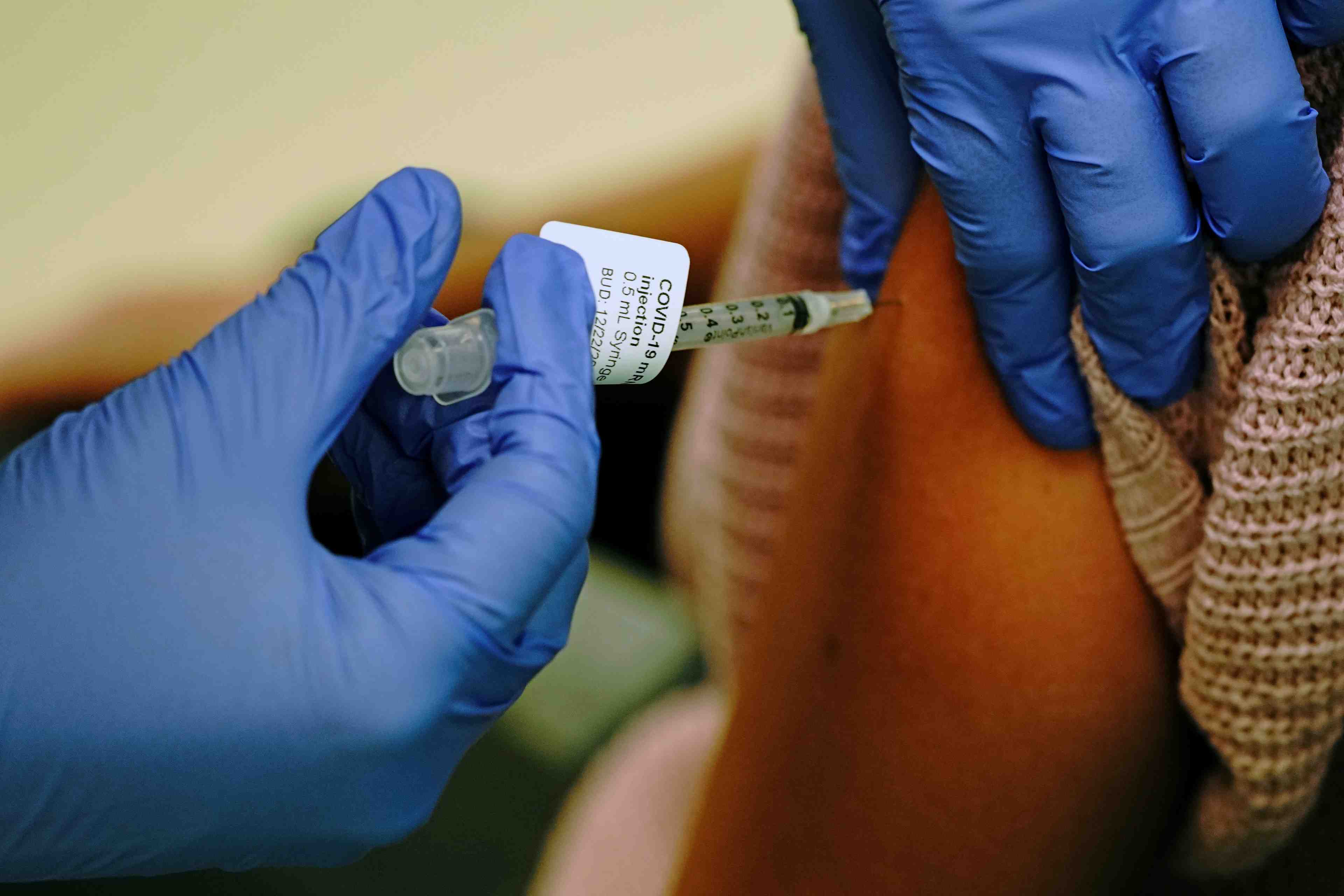 Coronavirus: feu vert au vaccin moderna au canada