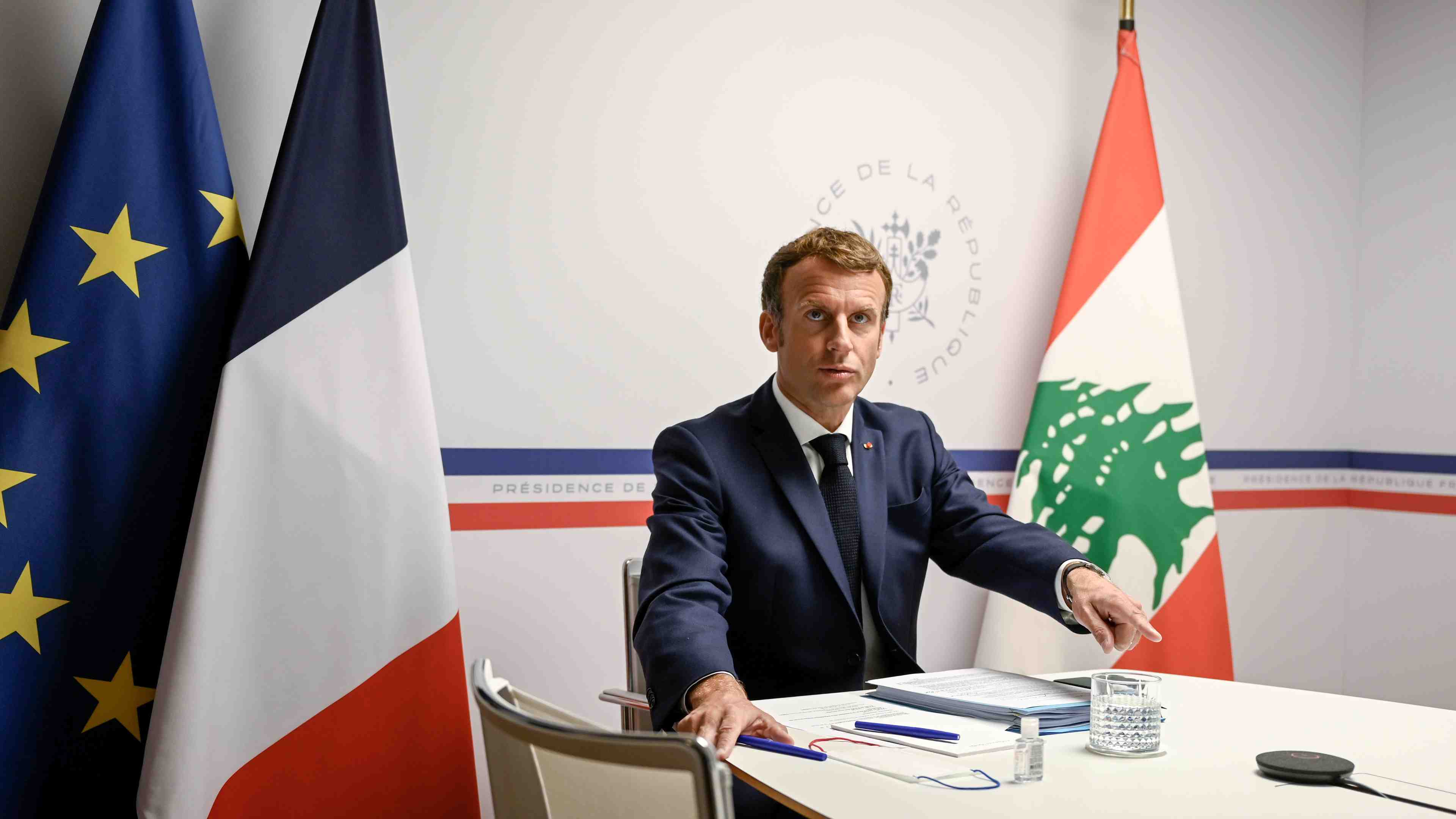 Macron denonce les faillites du systeme politique libanais, un an apres l'explosion de beyrouth