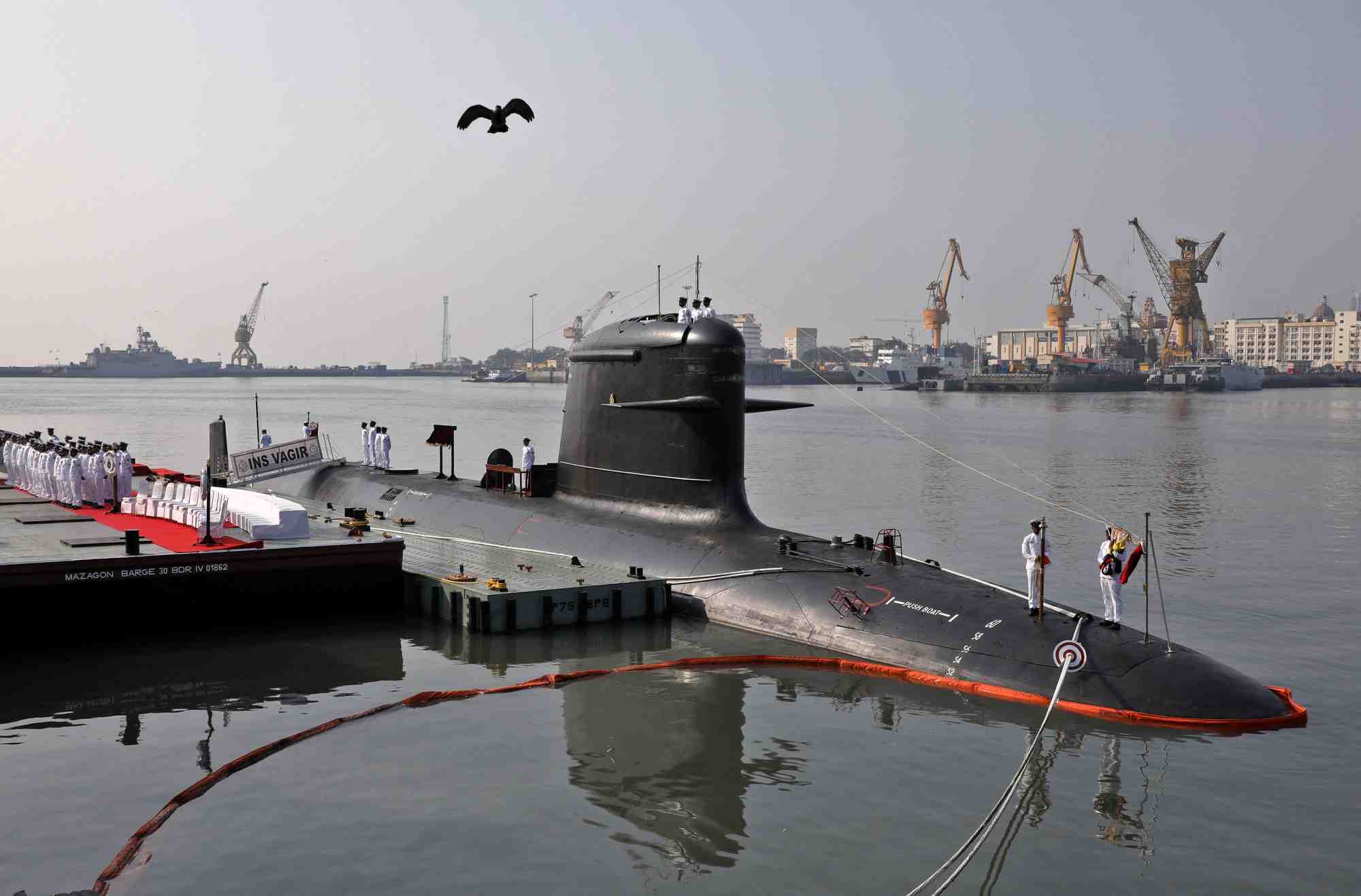 Ins vagir lors de sa ceremonie de mise en service a l'arsenal naval de mumbai, en inde.