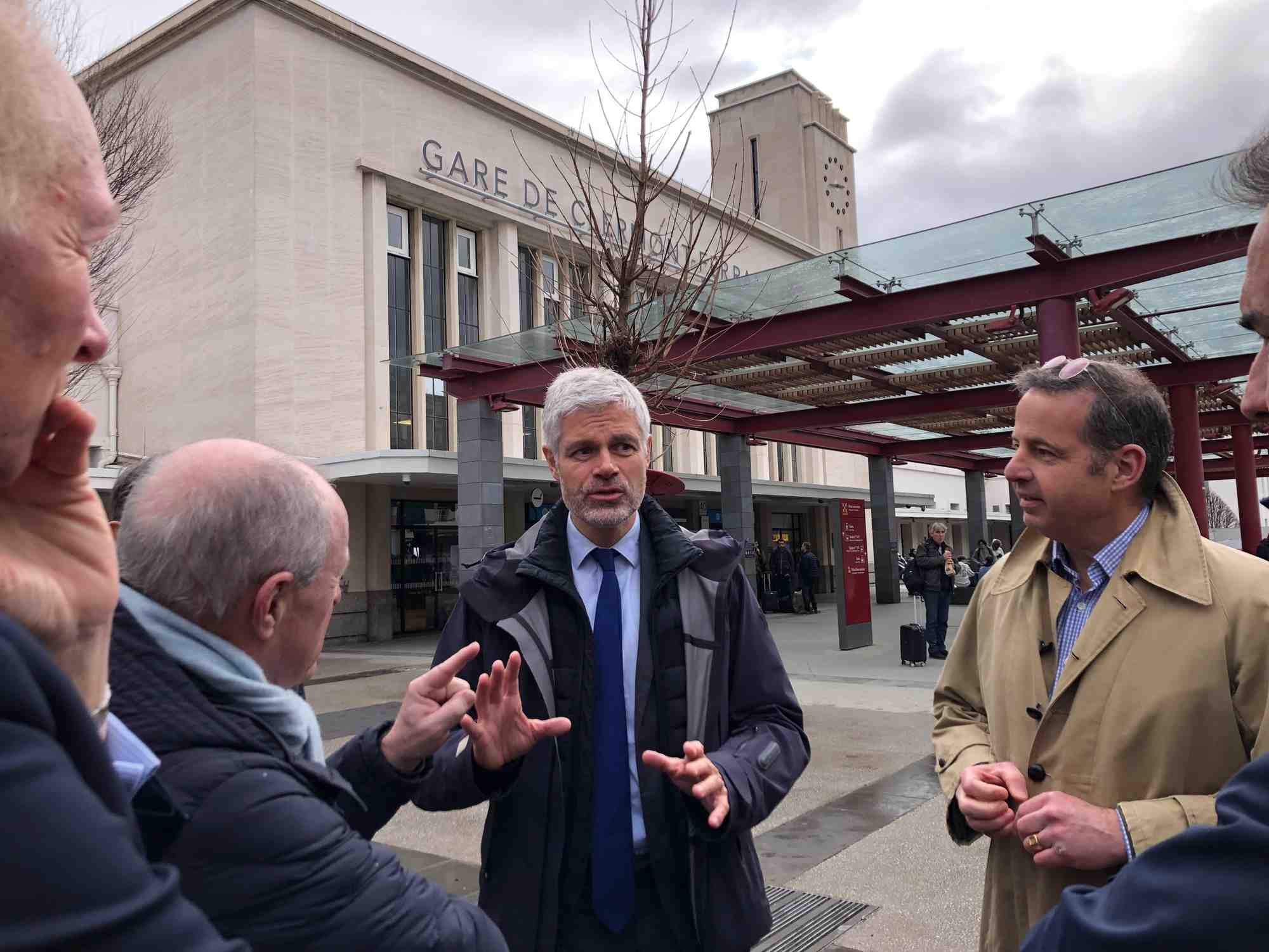 Laurent Wauquiez devant la gare de Clermont-Ferrand (Puy-de-Dôme) en février 2024.