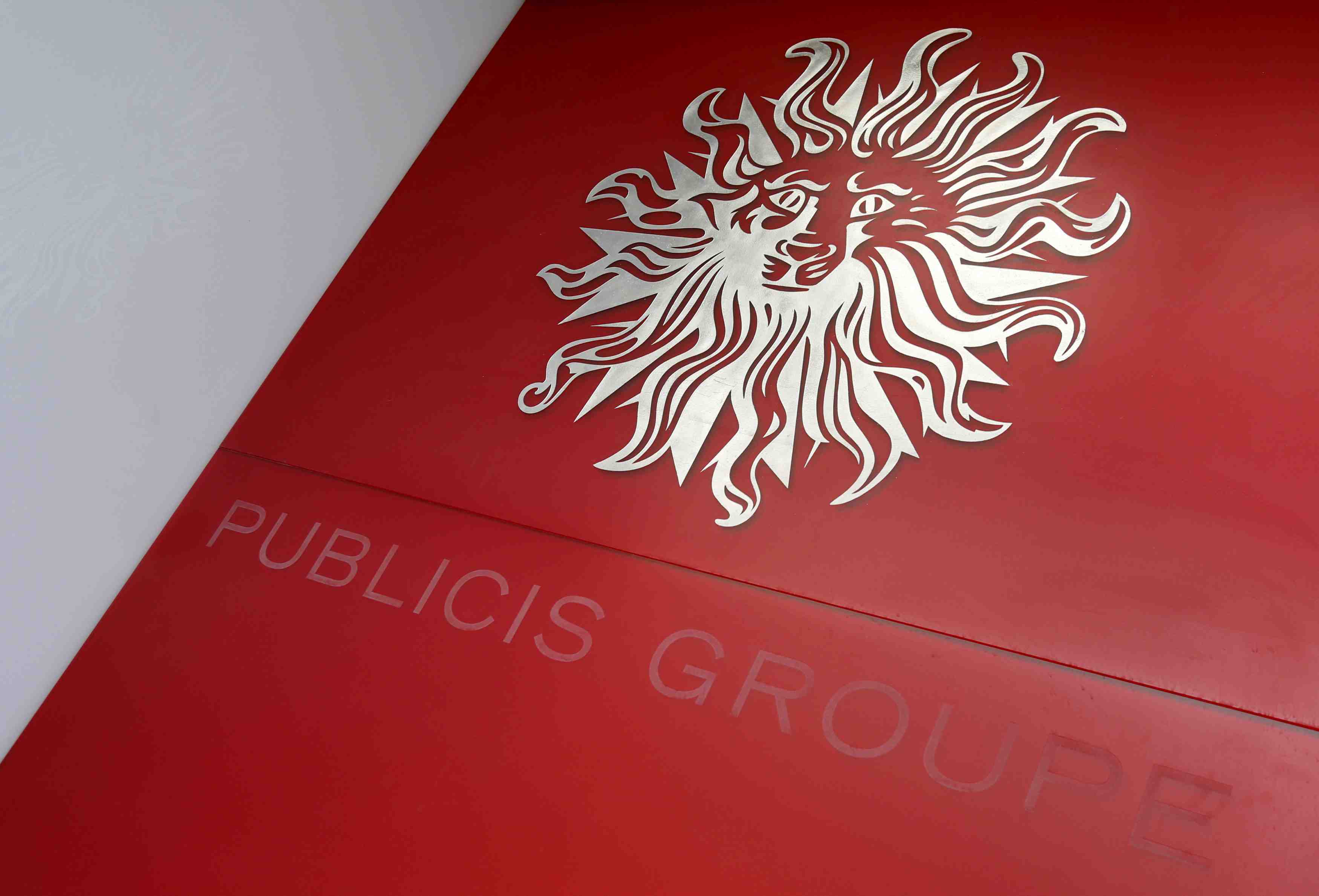 Publicis, plus forte baisse du cac 40 a mi-seance