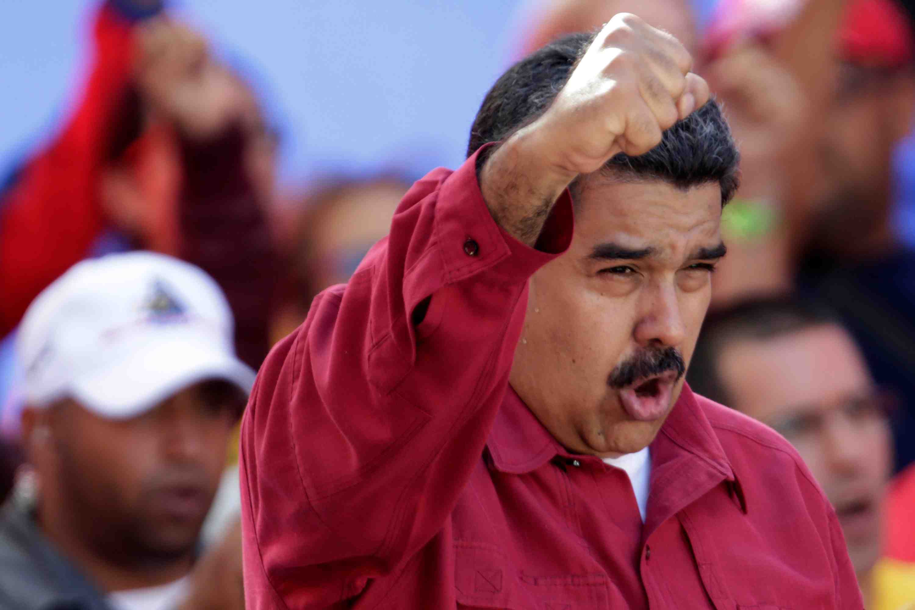 Maduro ordonne des manoeuvres militaires au venezuela face a trump
