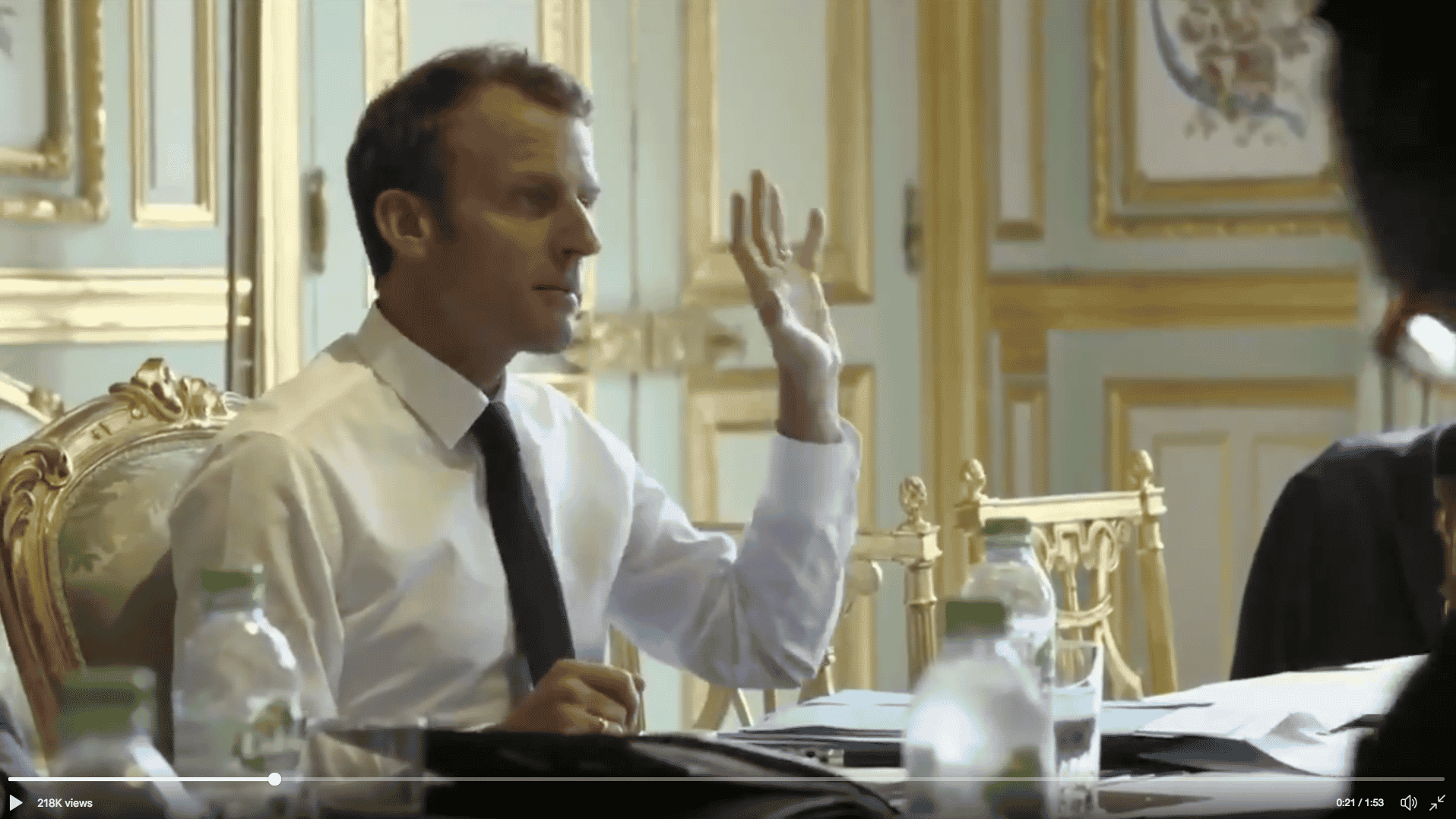 Macron, Aides sociales, pognon