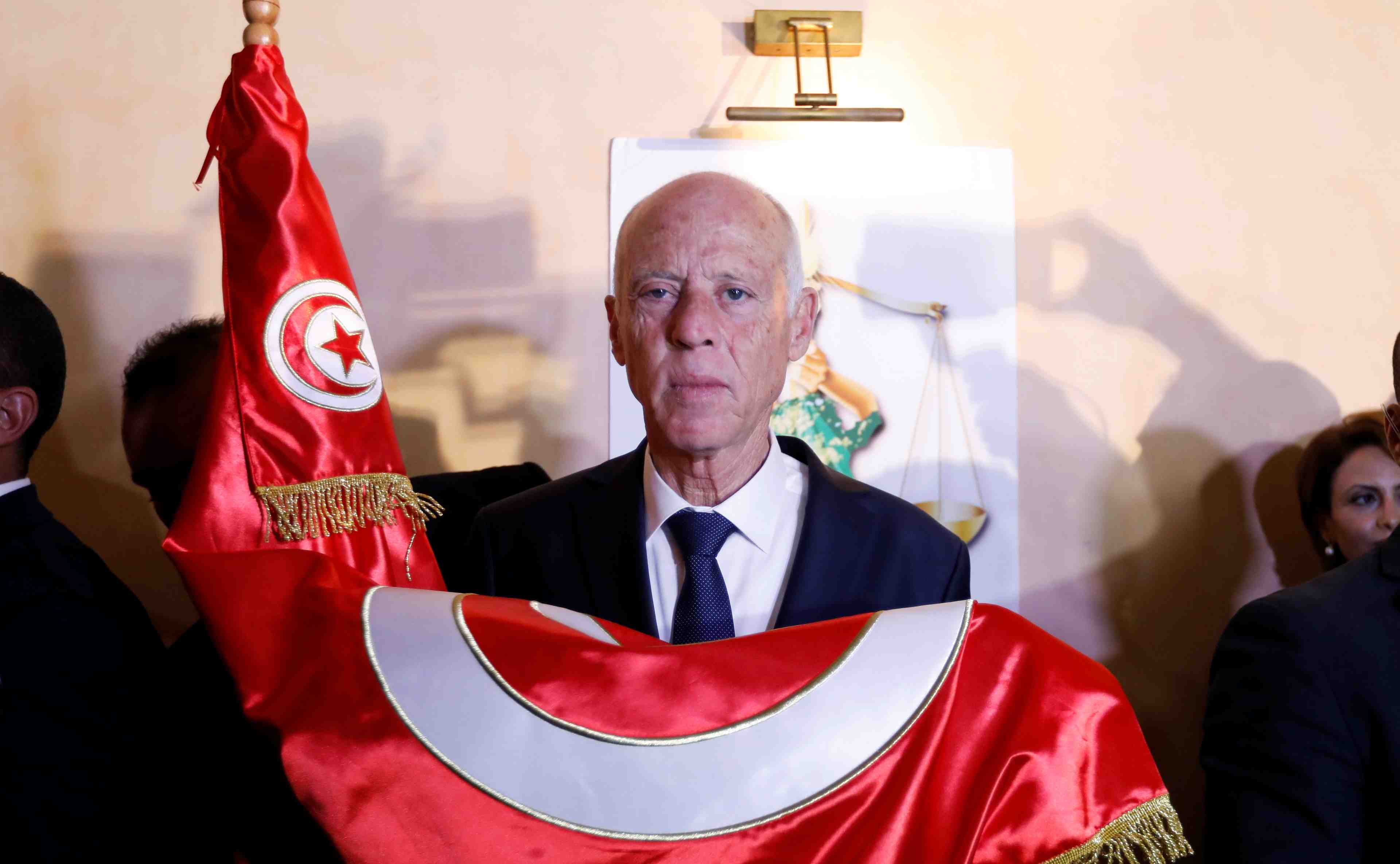 Kais saied donne large vainqueur de la presidentielle en tunisie