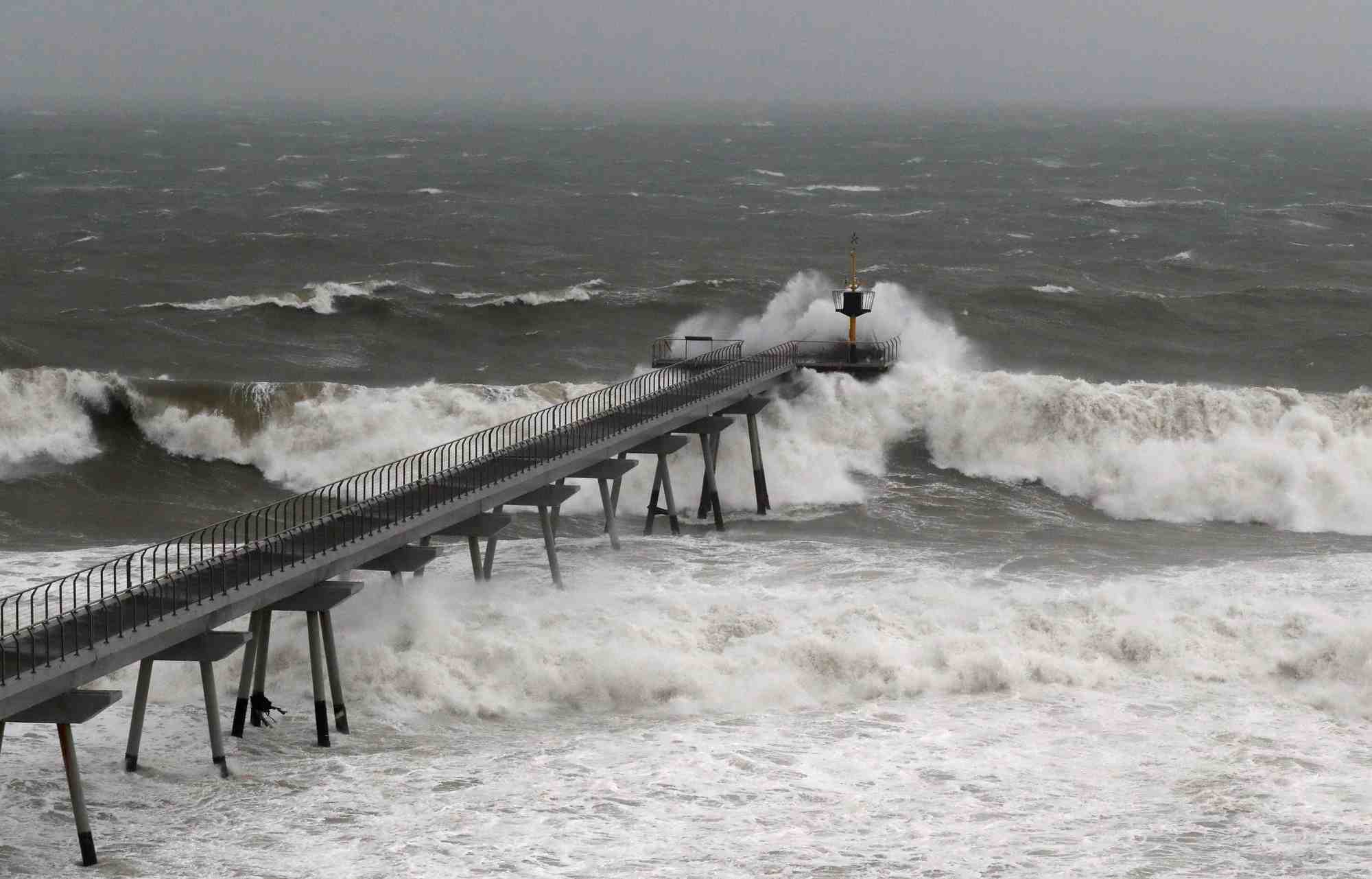 Apres les degats en espagne, la tempete gloria frappe la france