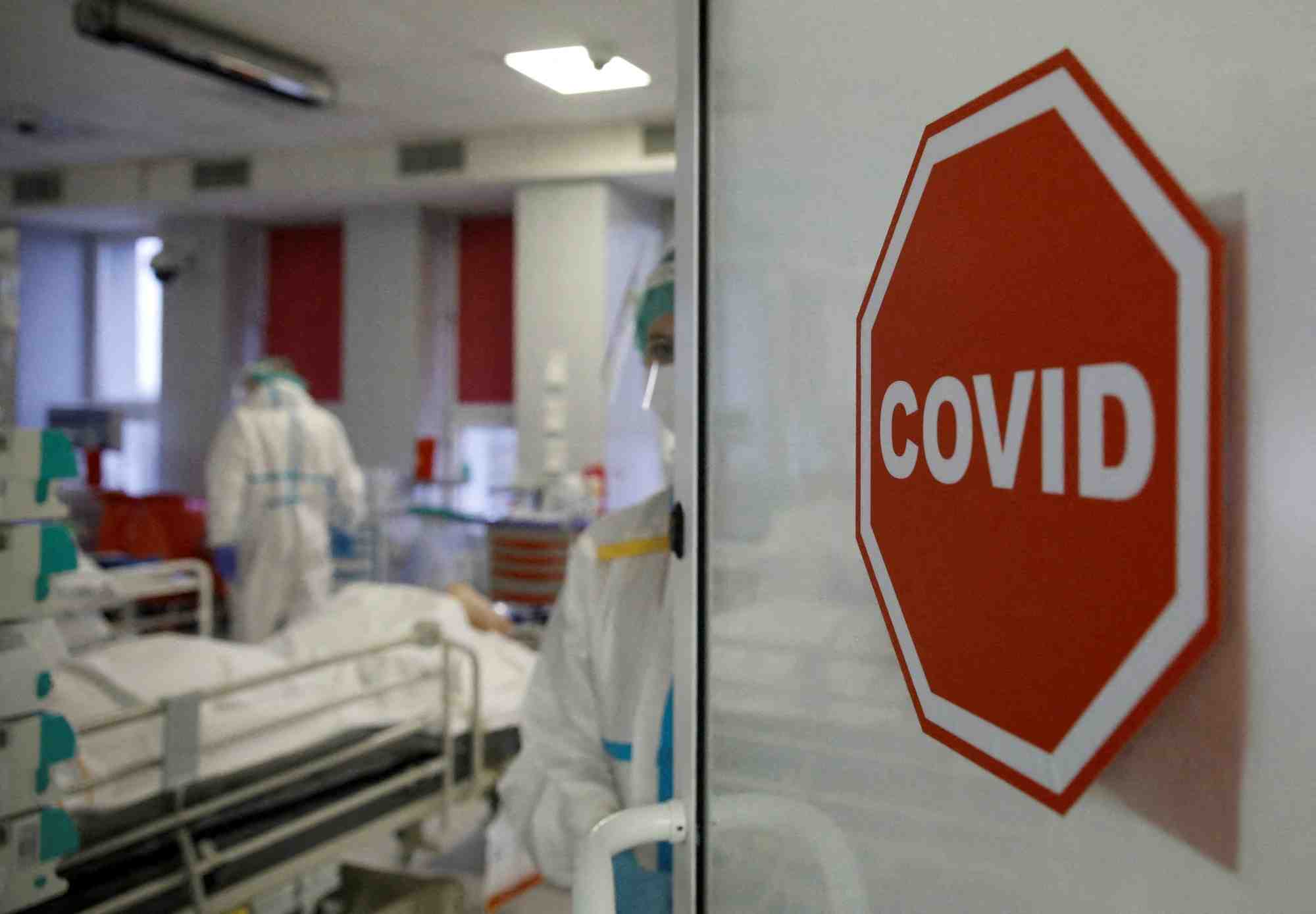 Omicron contaminera plus de la moitie de la population europeenne en 6 a 8 semaines, dit l'oms