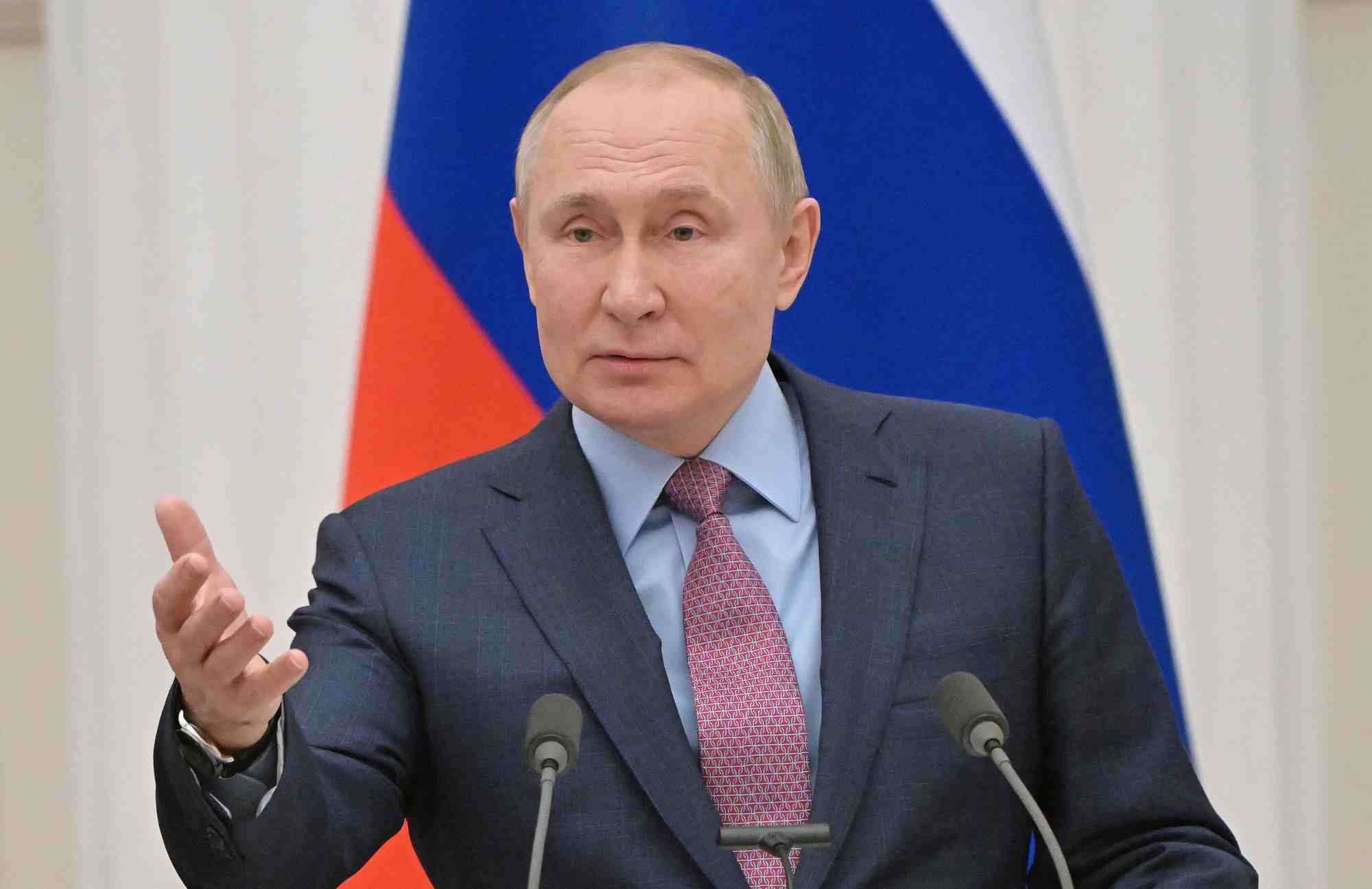 Poutine ordonne des mesures d'urgence pour les personnes evacuees de l'est de l'ukraine