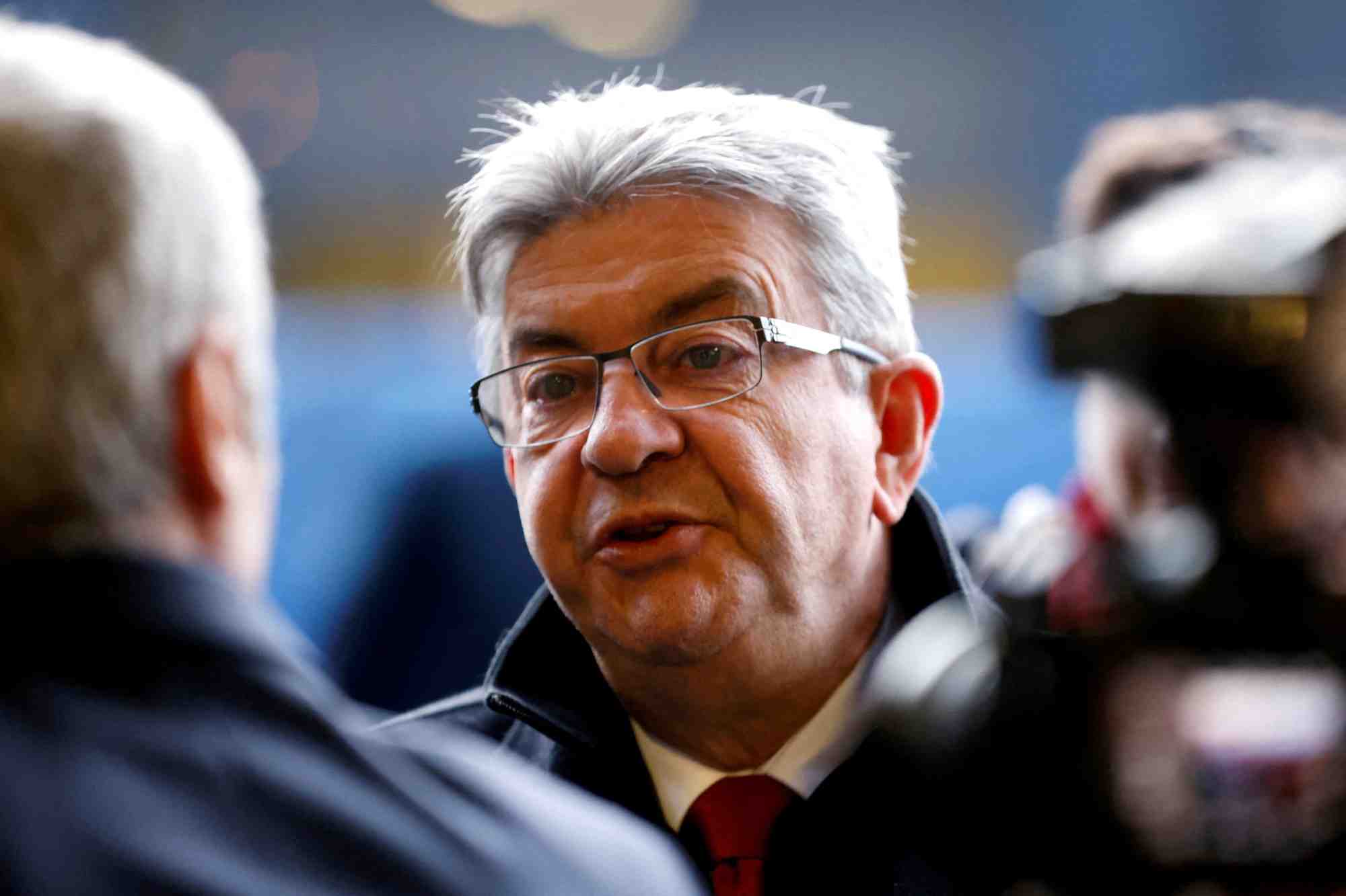 France: melenchon veut geler les prix de l'essence et de certains produits
