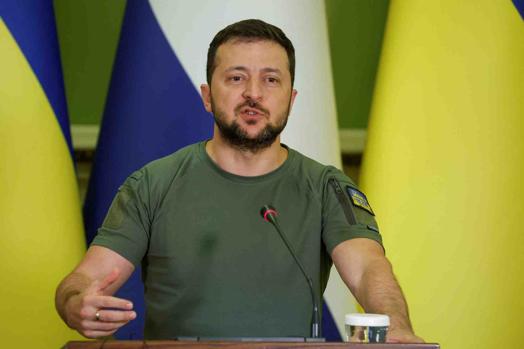 Ukraine: le chef de la securite et la procureure generale seulement suspendus