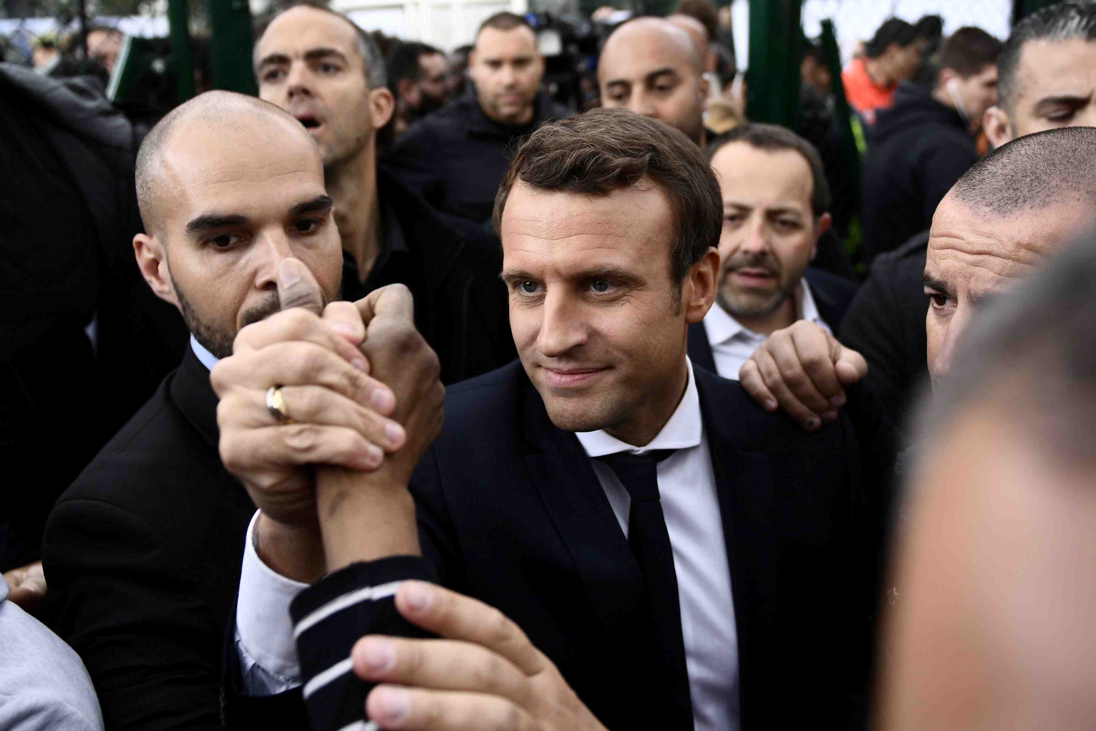 Macron progresse et battrait le pen avec 60% (+1) selon un sondage opinionway
