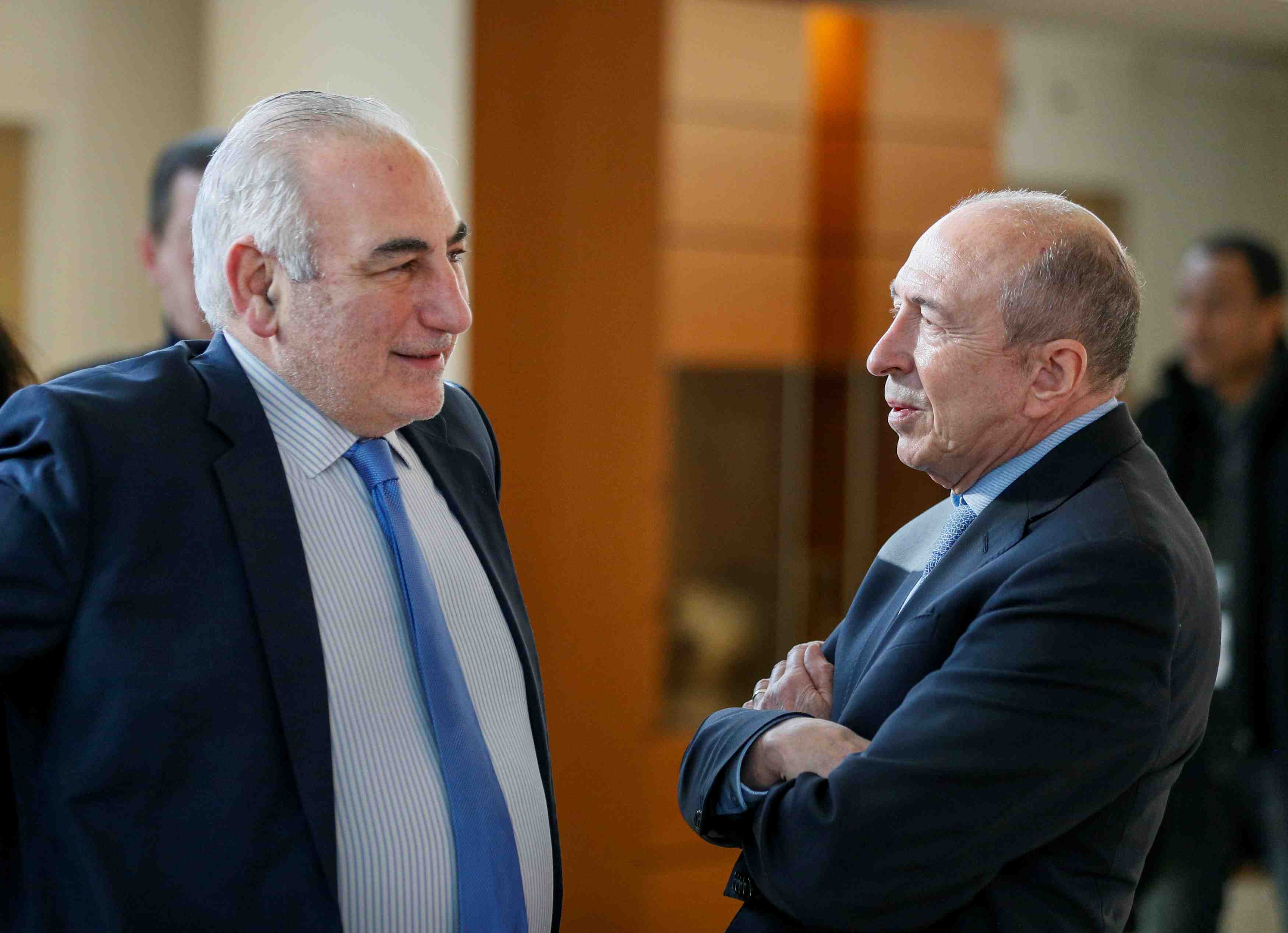 Le maire de lyon a remis sa demission au prefet pour laisser place a collomb