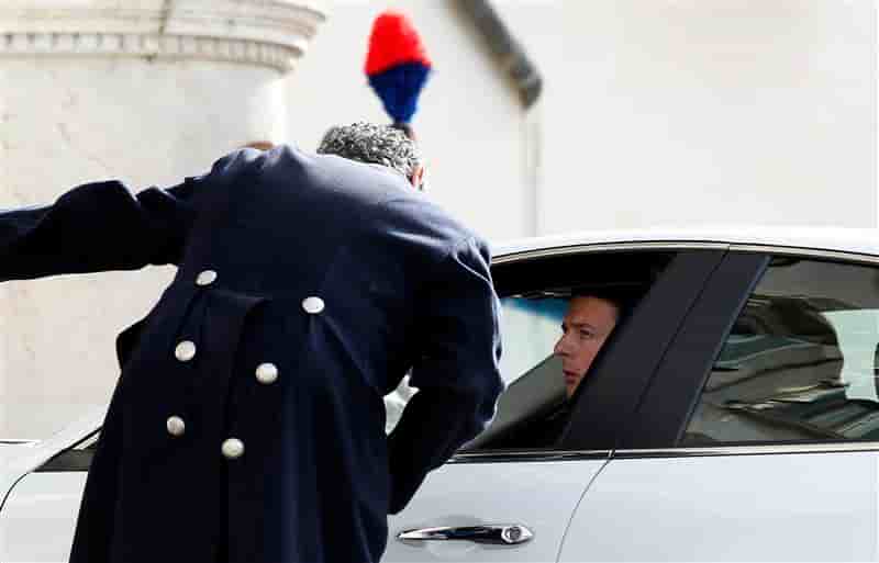 Matteo Renzi chargé de former le nouveau gouvernement italien