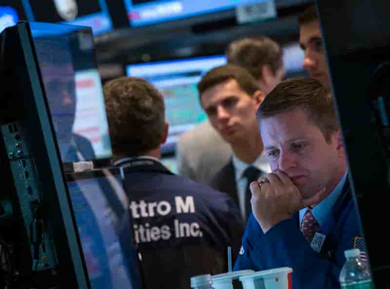 Wall Street ouvre en baisse après le défaut de l'Argentine 