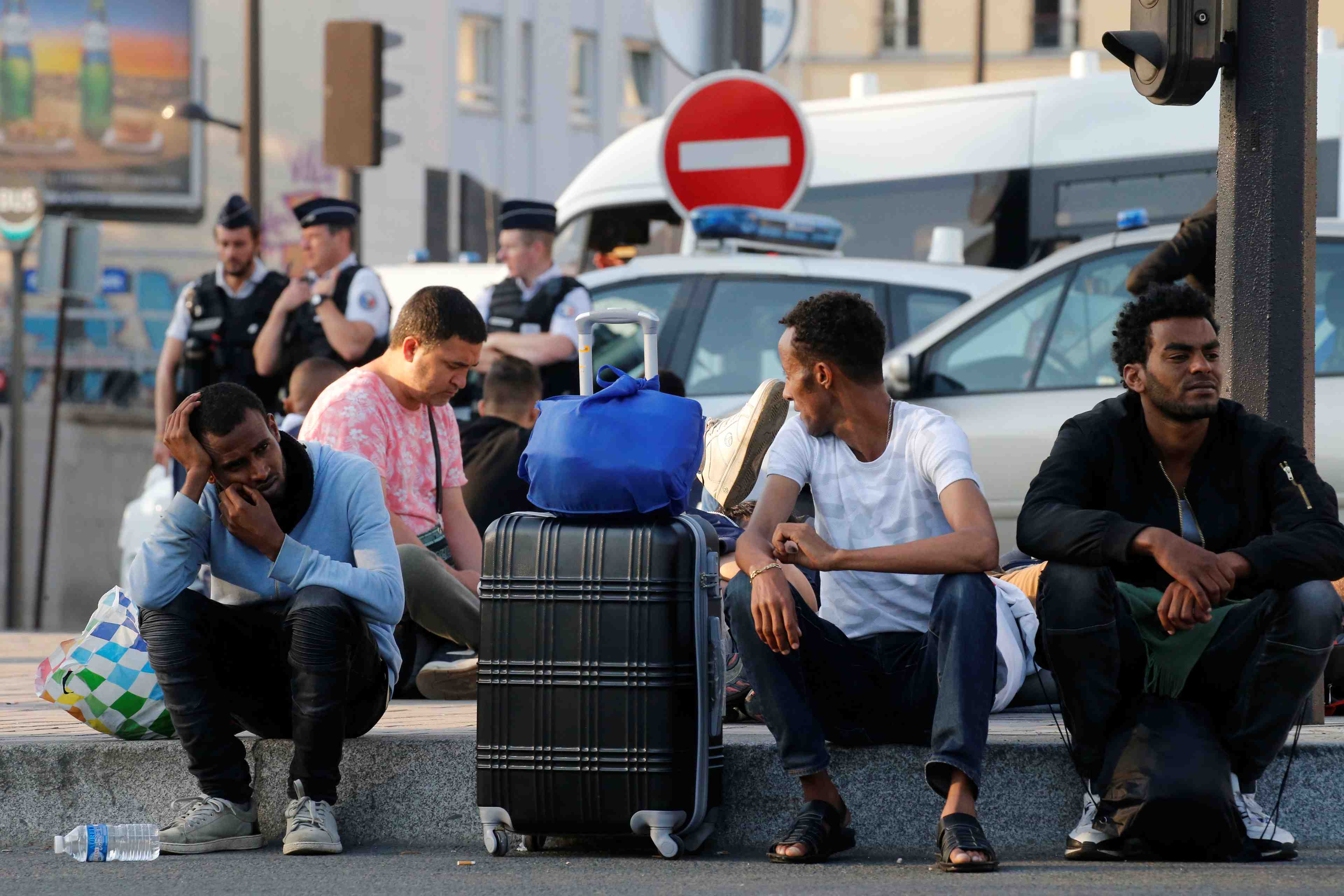 300 migrants evacues d'un campement a paris