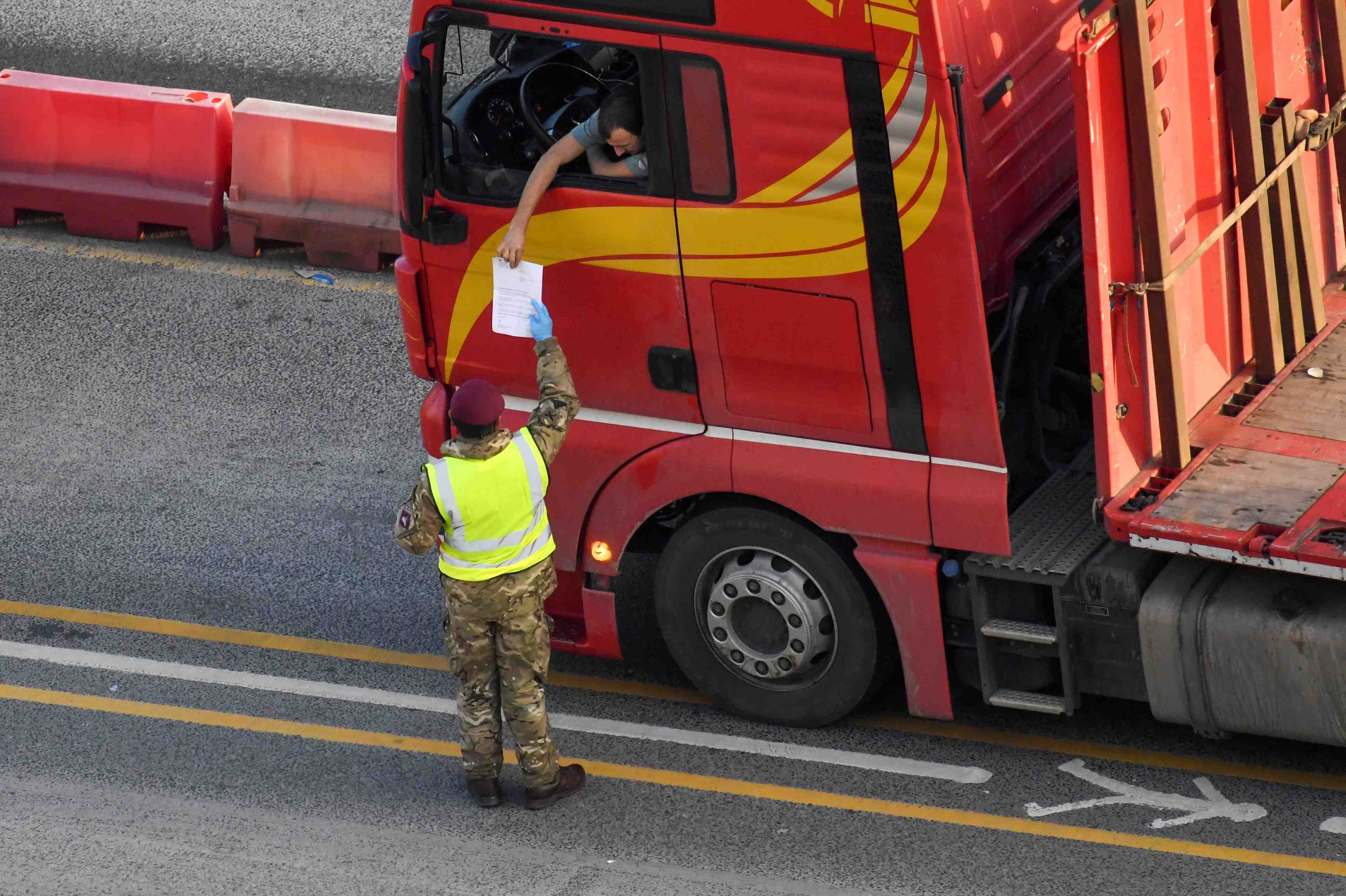Coronavirus: des tests a l'entree en angleterre pour certains routiers