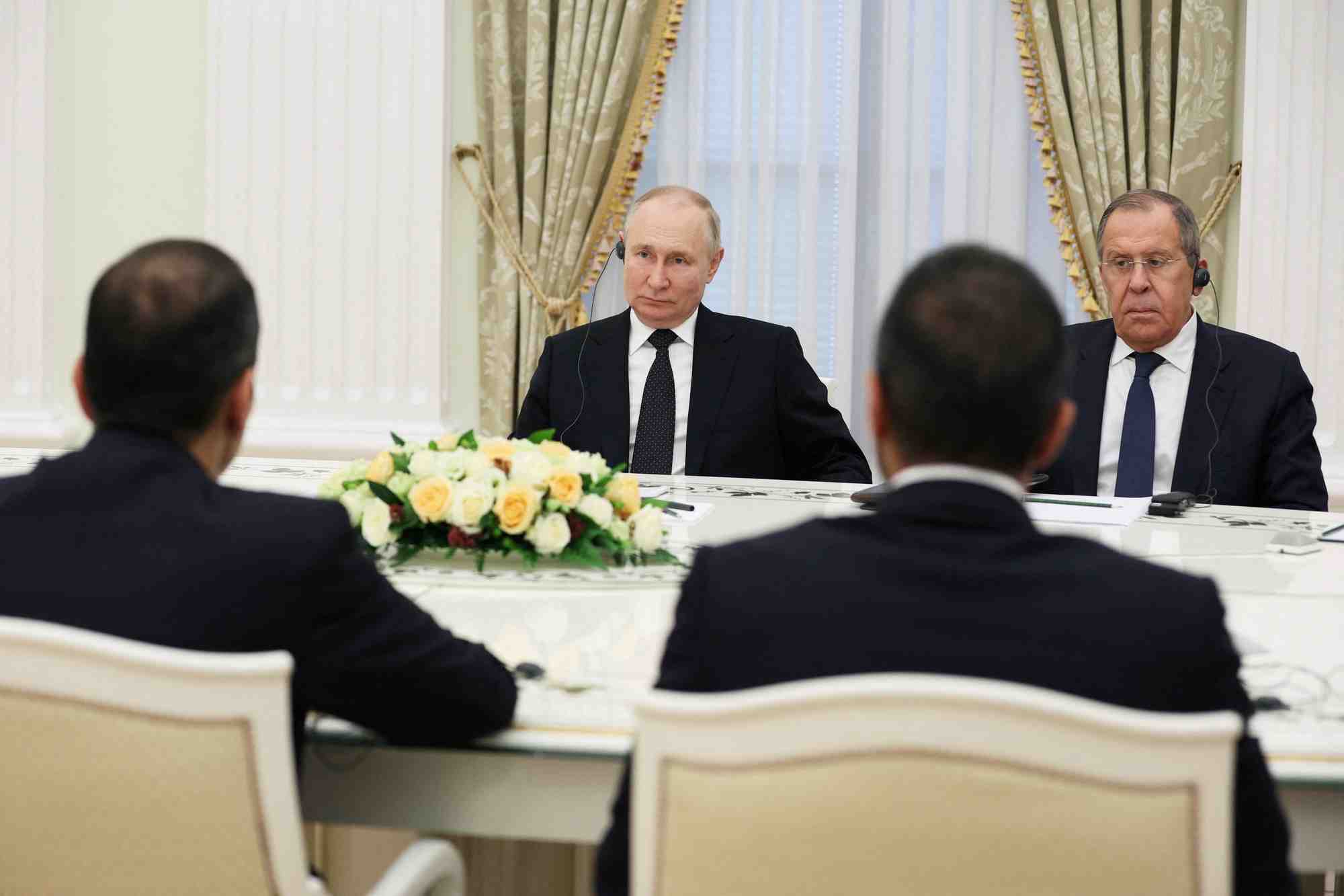 Le president russe vladimir poutine et le ministre des affaires etrangeres serguei lavrov a moscou, en russie