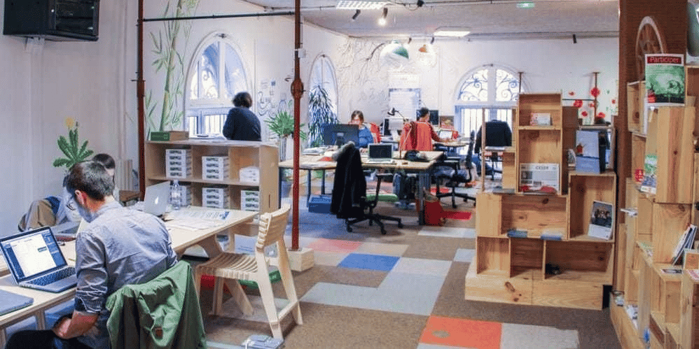 Le lieu de coworking et d'incubation de La Ruche se déploie sur 170 m2 d'espaces partagés dans le centre-ville de Bordeaux.