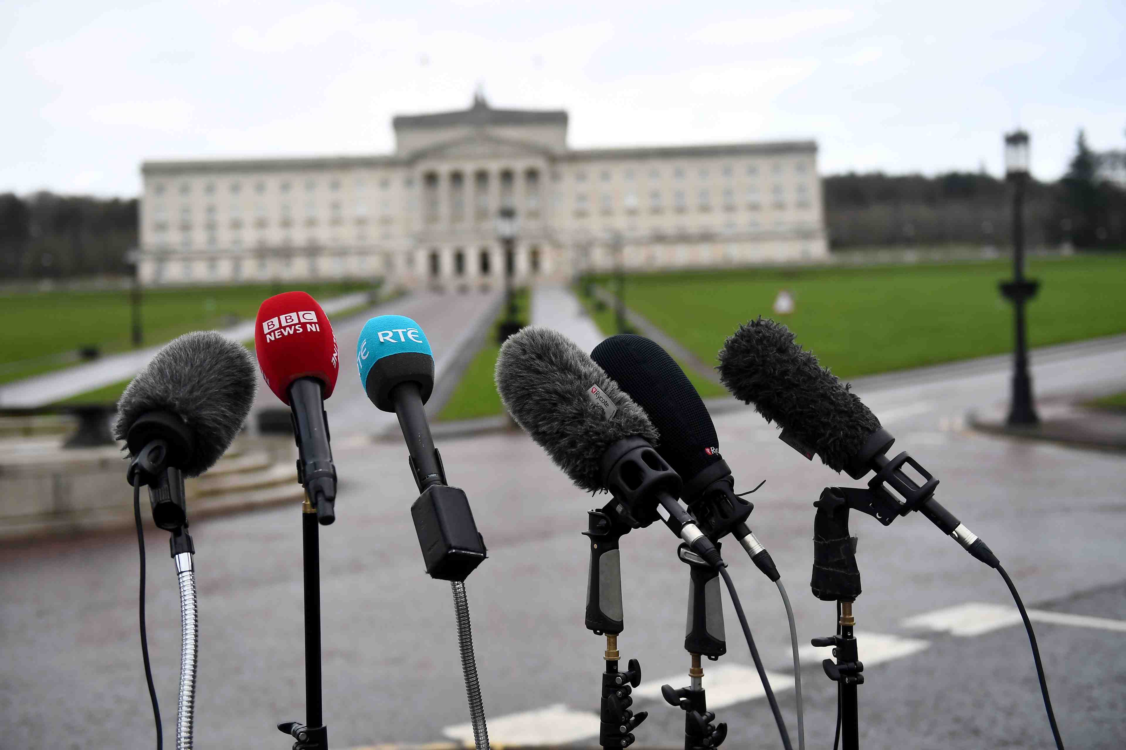 Reprise des negociations pour former un gouvernement en irlande du nord