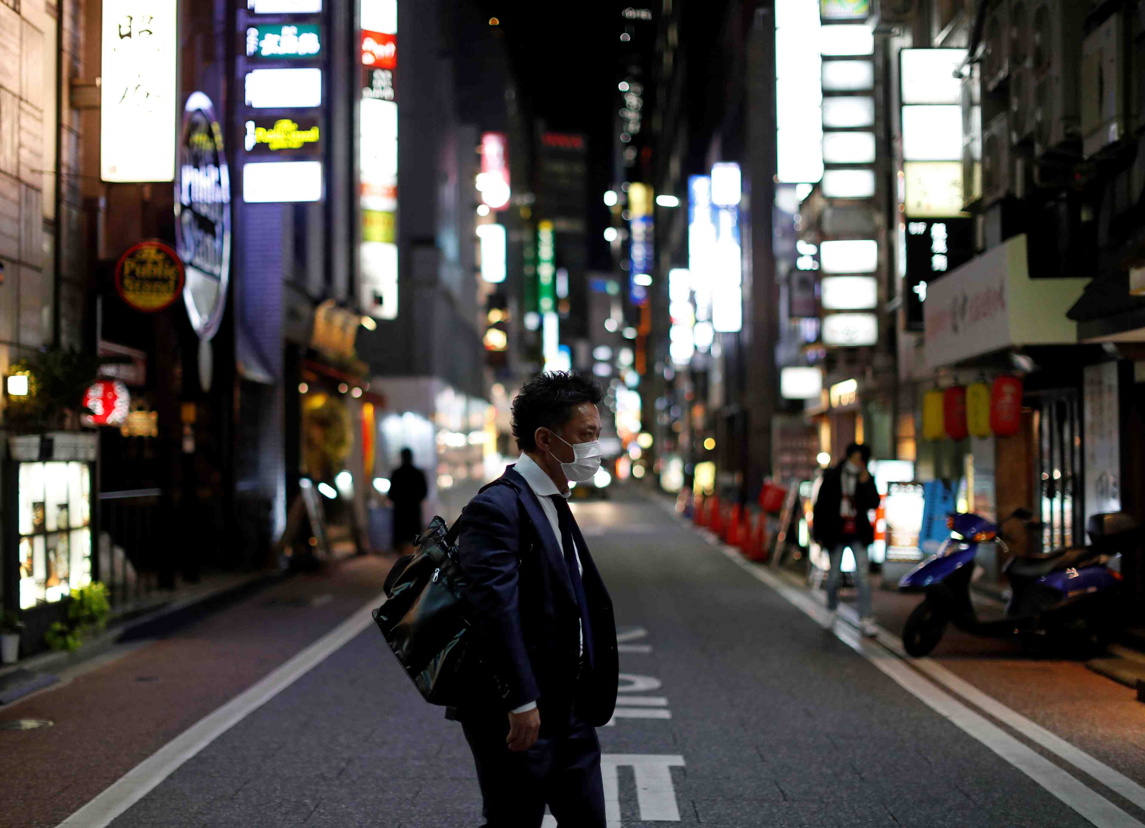 Coronavirus: le japon envisage six mois d'etat d'urgence