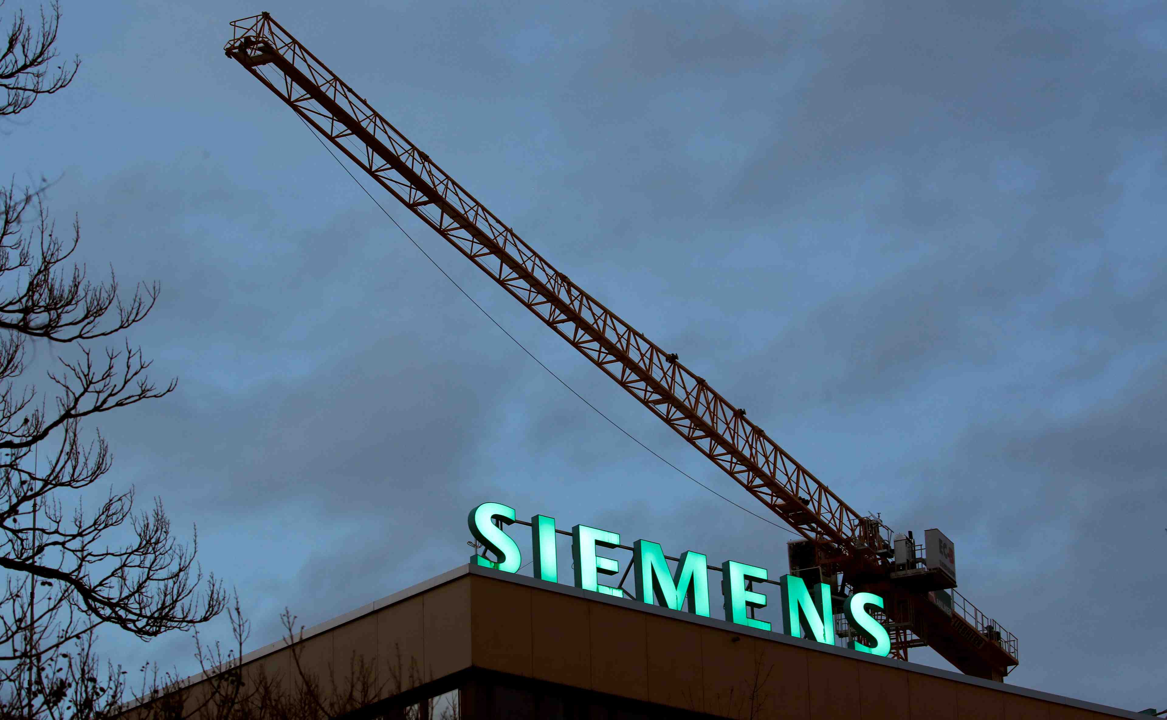 Siemens abaisse ses objectifs 2020, impact plus fort a venir du coronavirus