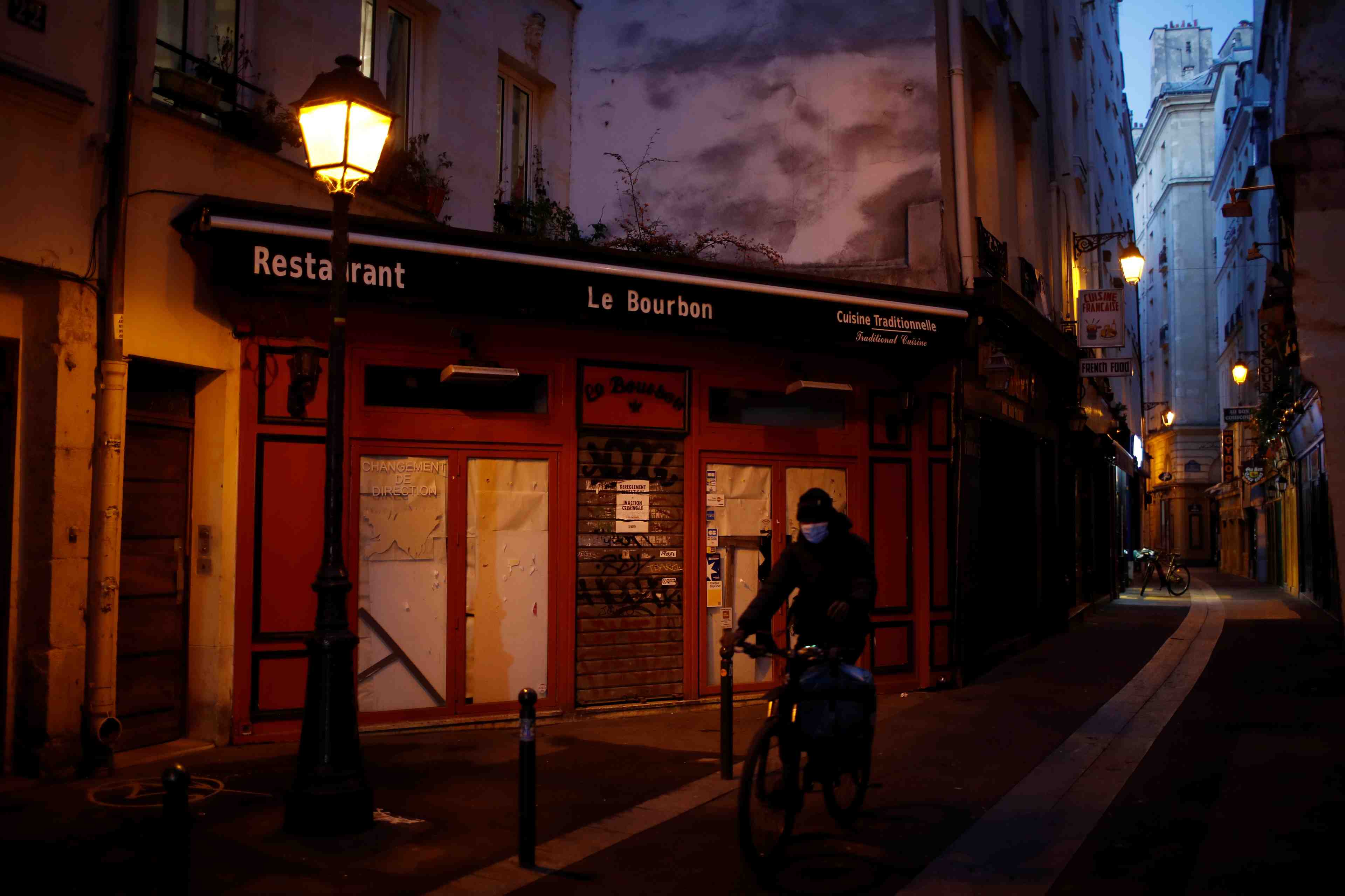 France: pres de 400 nouveaux deces lies au covid-19, selon la spf