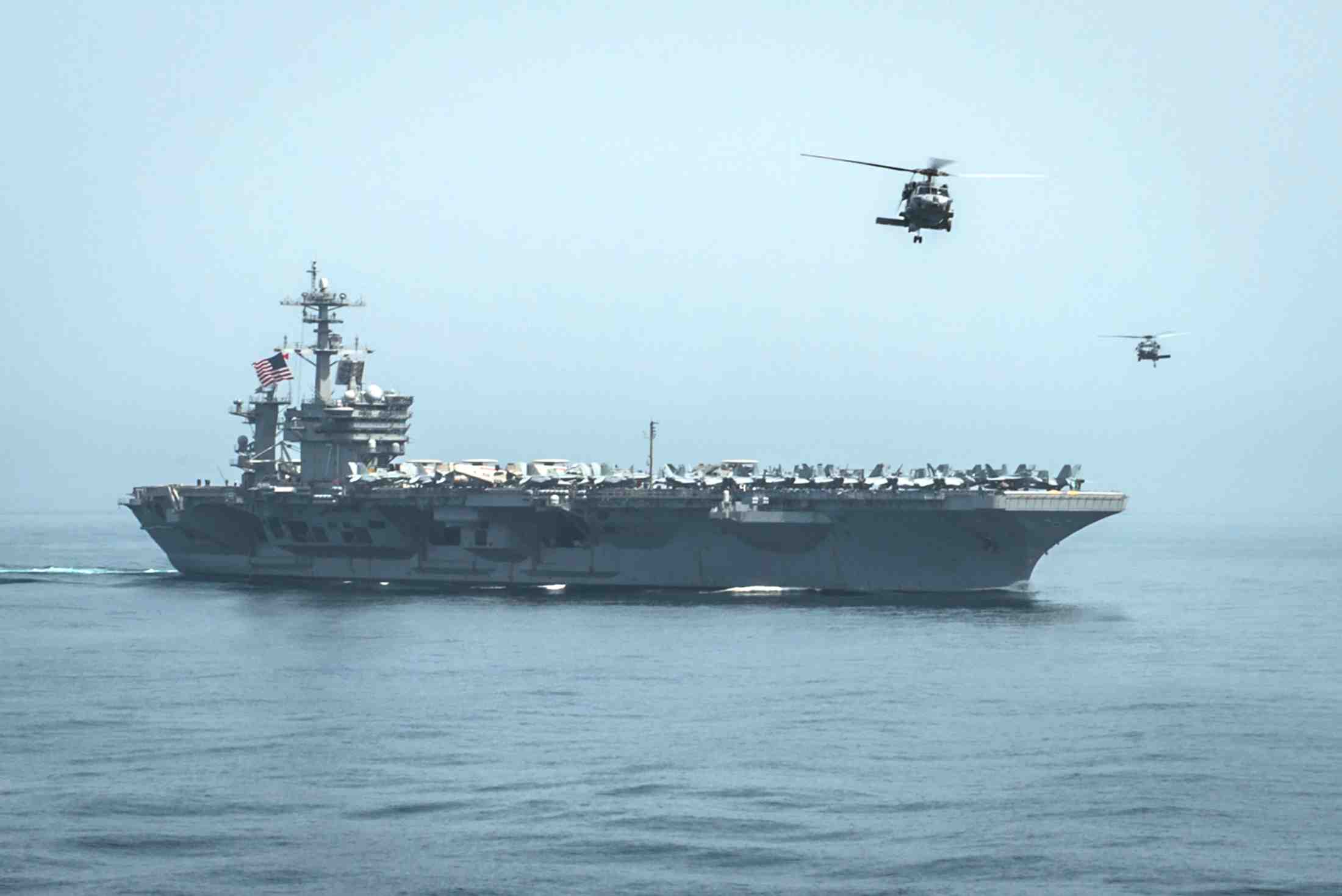 Les etats-unis envoient un porte-avions au large du yemen