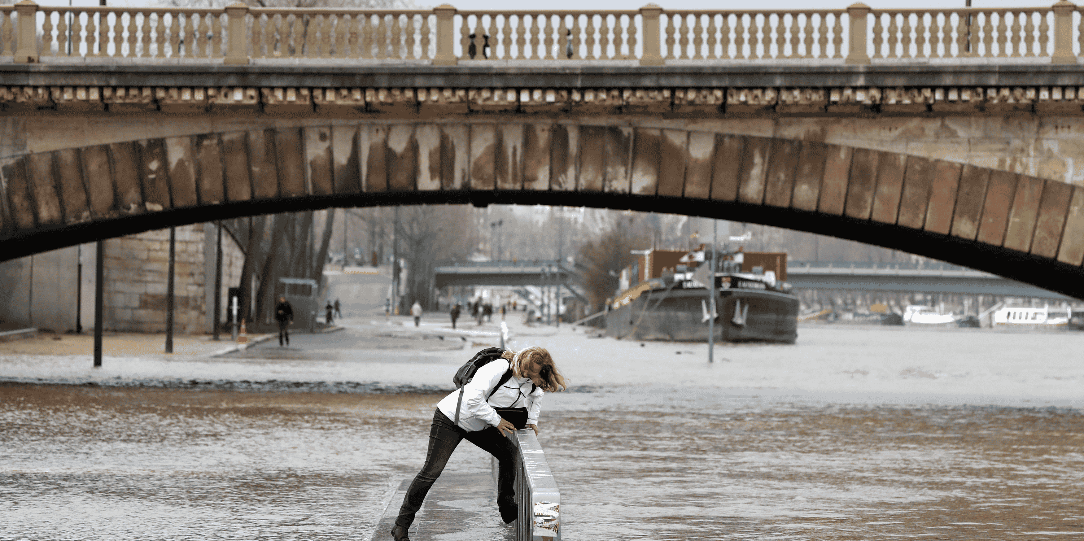 Alerte aux crues, la seine pres d'atteindre 6 m a paris