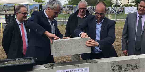 La pose de la première pierre de l'îlot Sud de Coeur Thouars