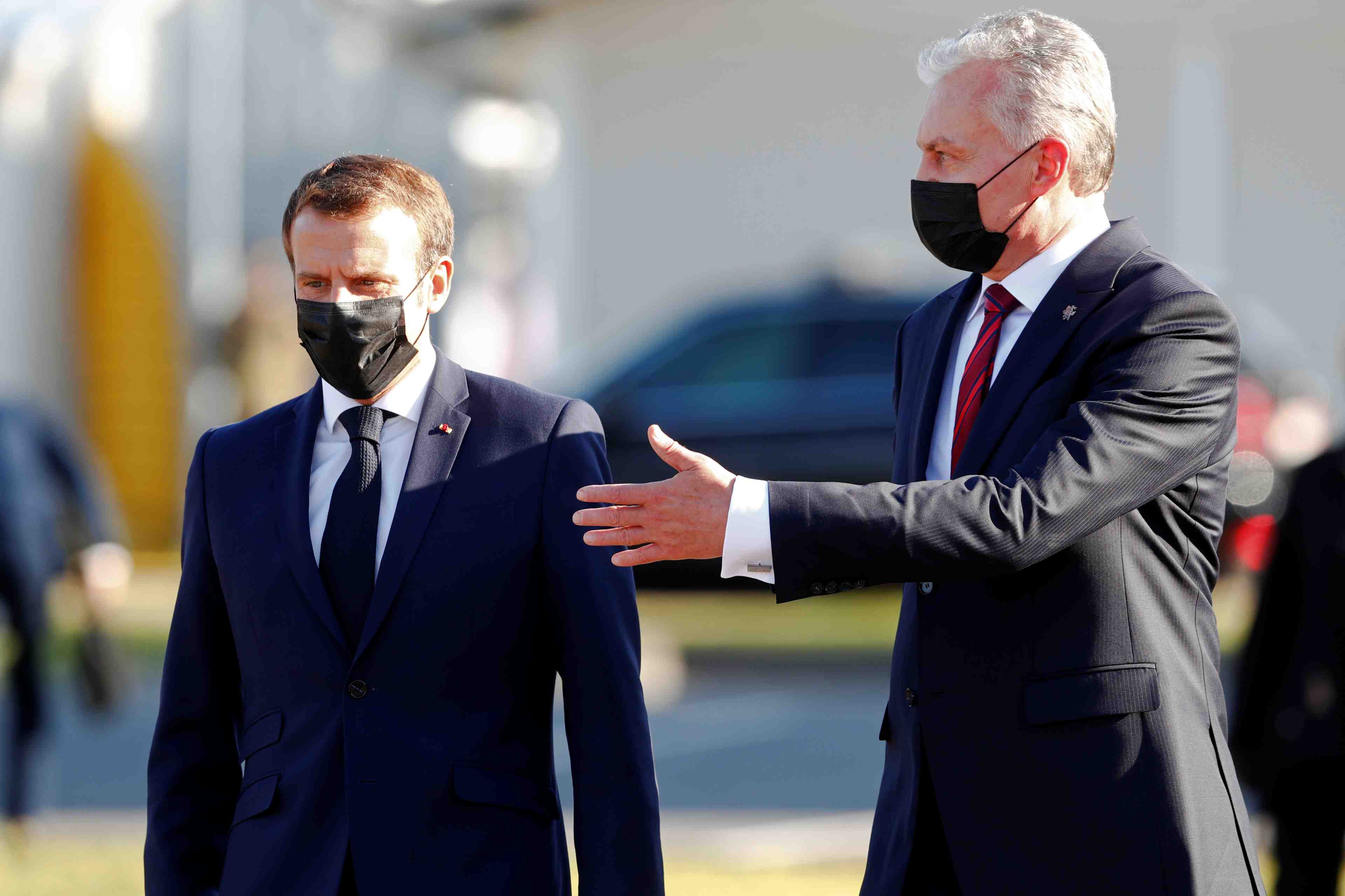 Macron assure la lituanie de la "solidarite" de paris face a la chine et la bielorussie
