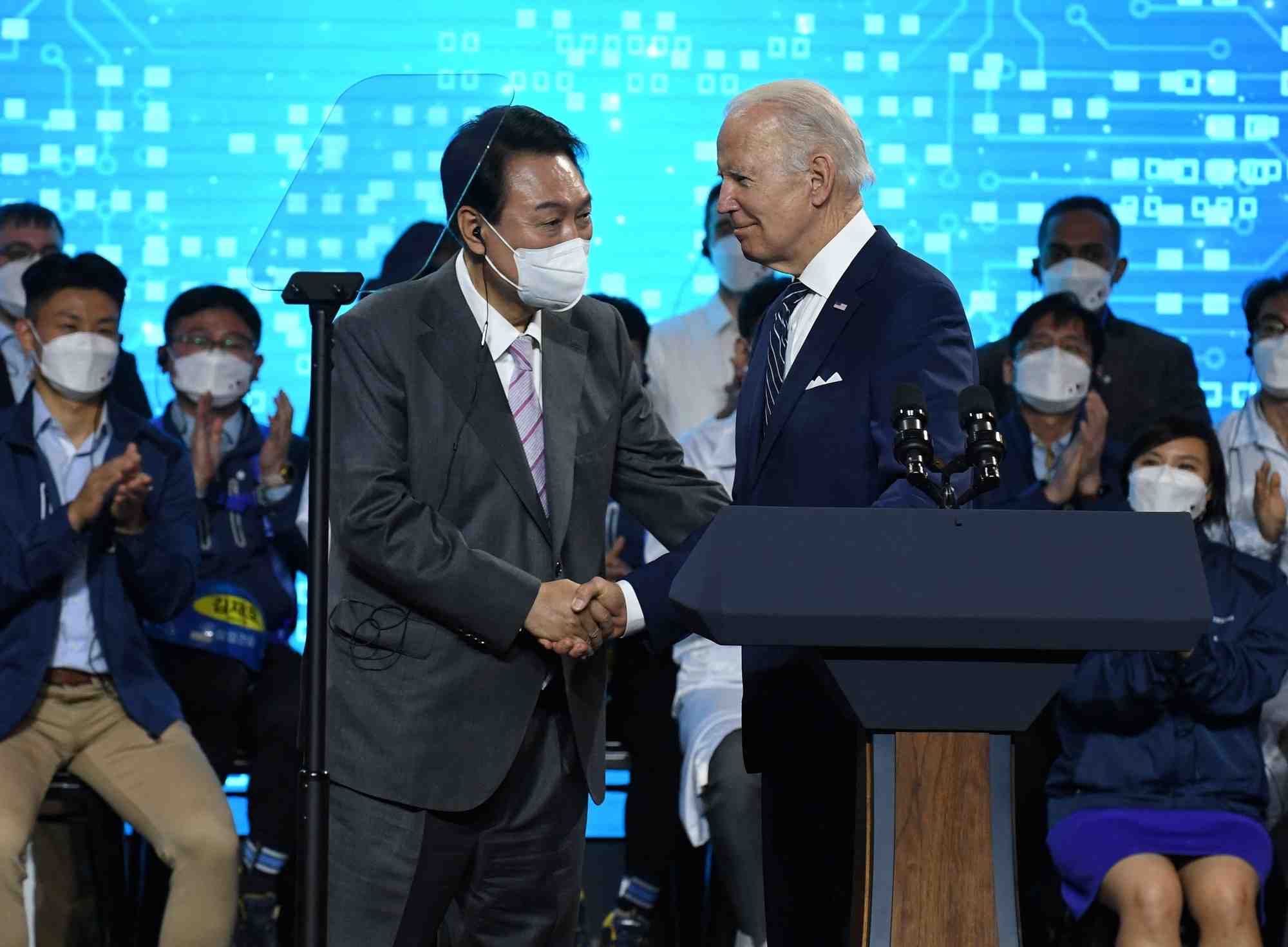 Biden et yoon prets a renforcer leur cooperation economique