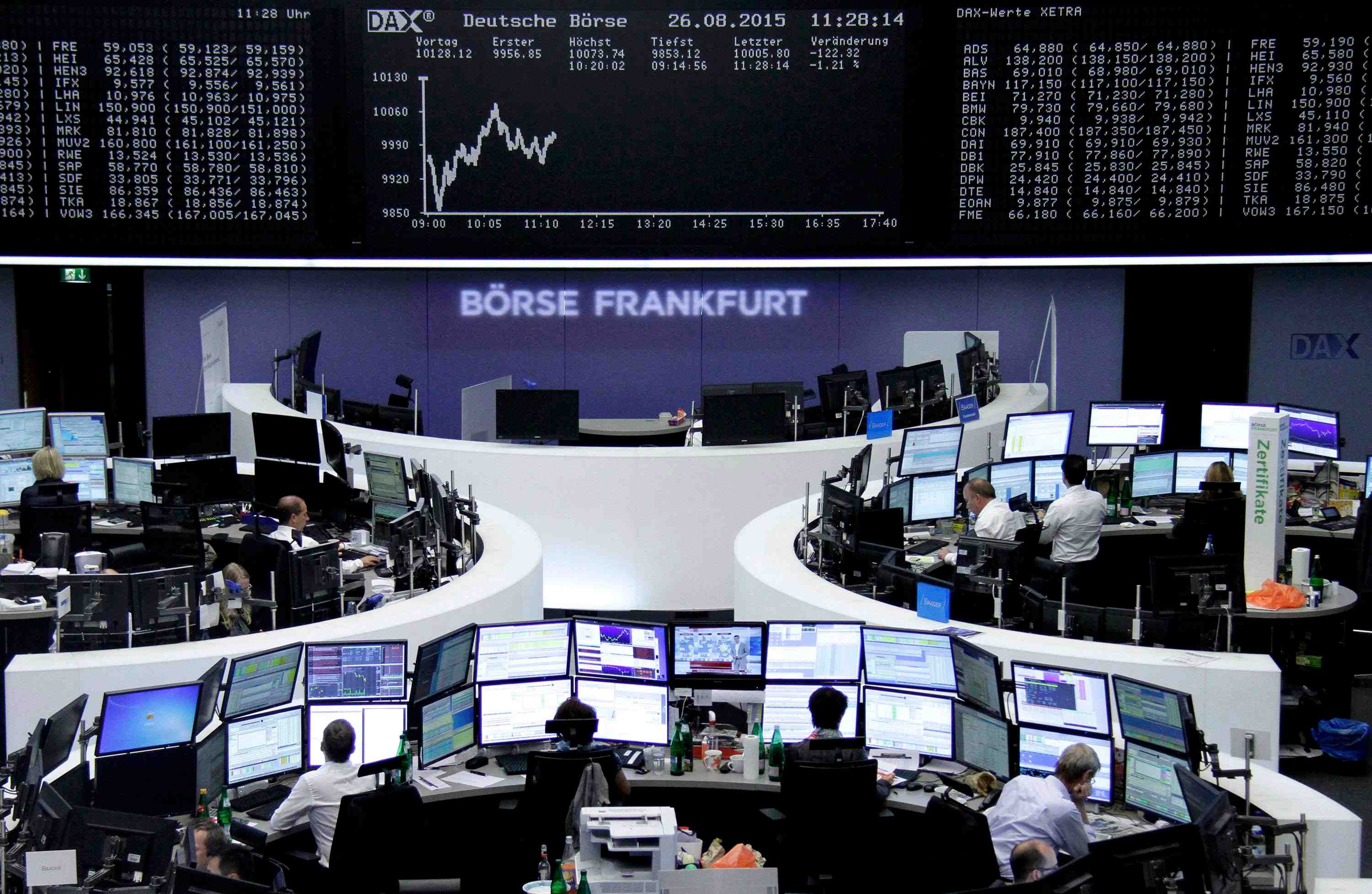 Les bourses europeennes restent orientees a la baisse a mi-seance