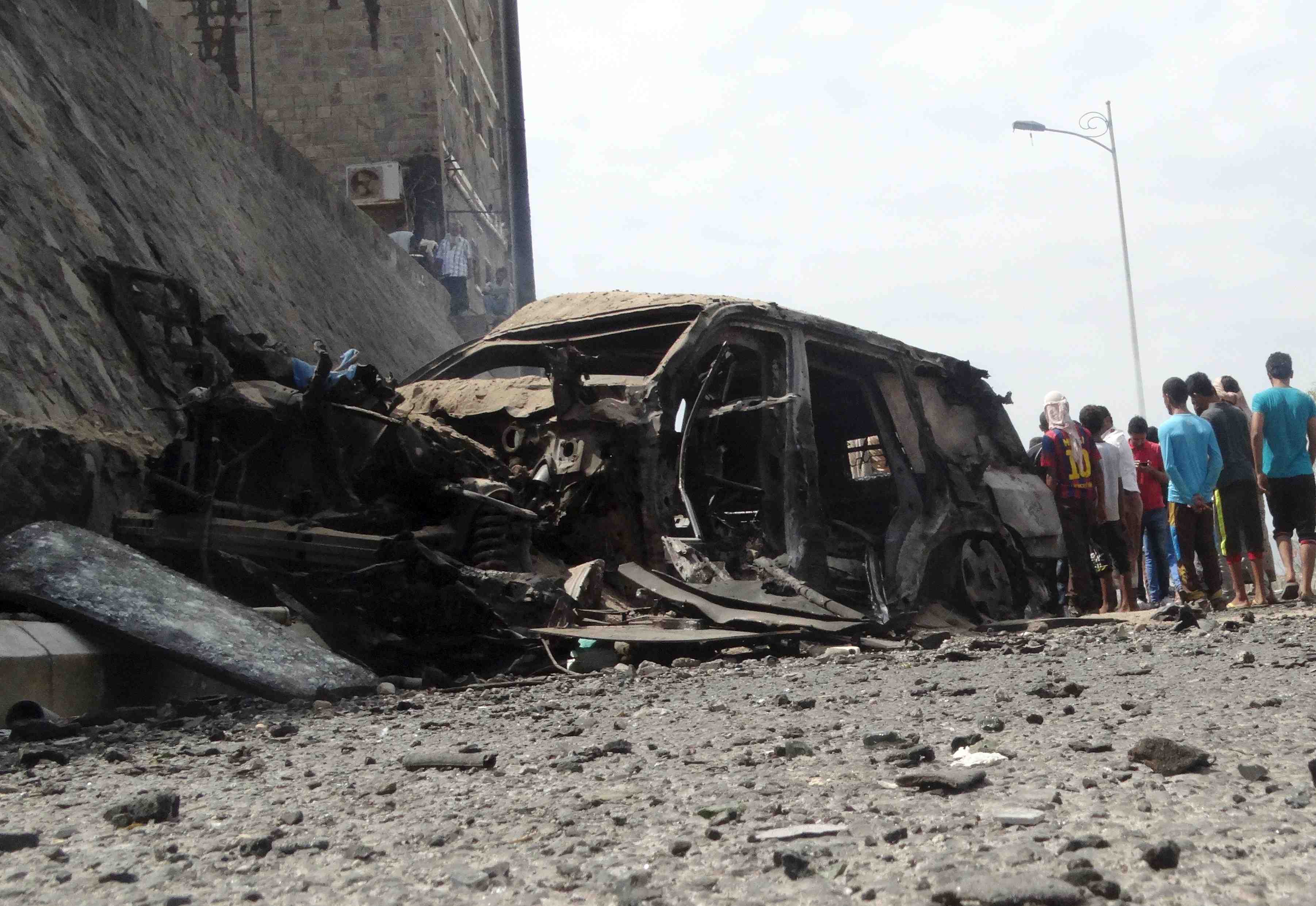 Le gouverneur d'aden meurt dans un attentat au yemen