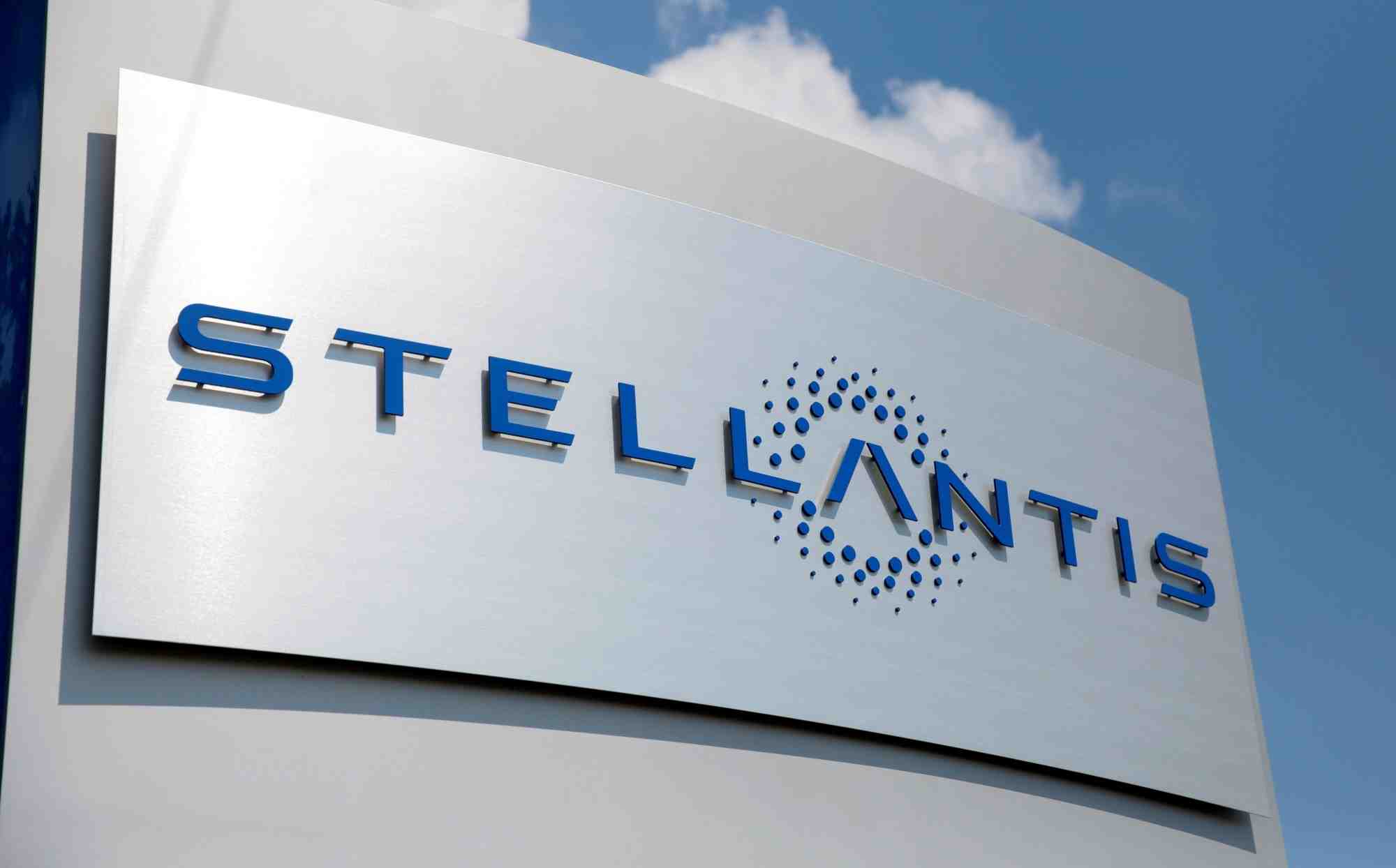 Stellantis prolonge les arrets de production en europe a cause des puces