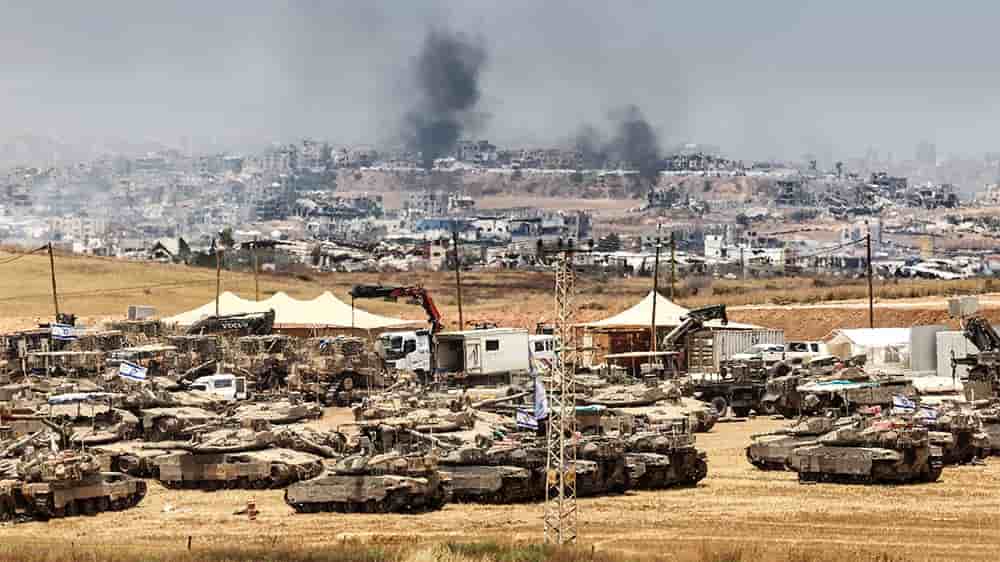 Les tanks Israéliens, samedi 17 mai, s'apprêtent à faire leur entrée sur une bande de Gaza détruite à plus de 70% après les nouvelles directives militaires de Netanyahou.