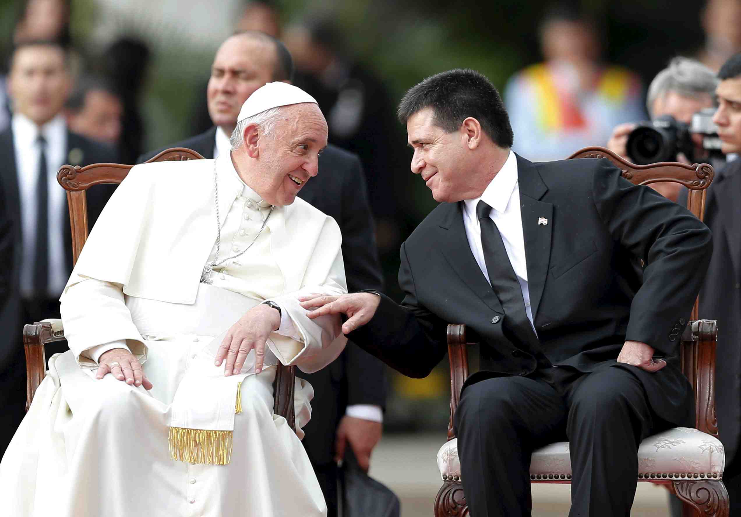 Appel du pape a plus de democratie au paraguay