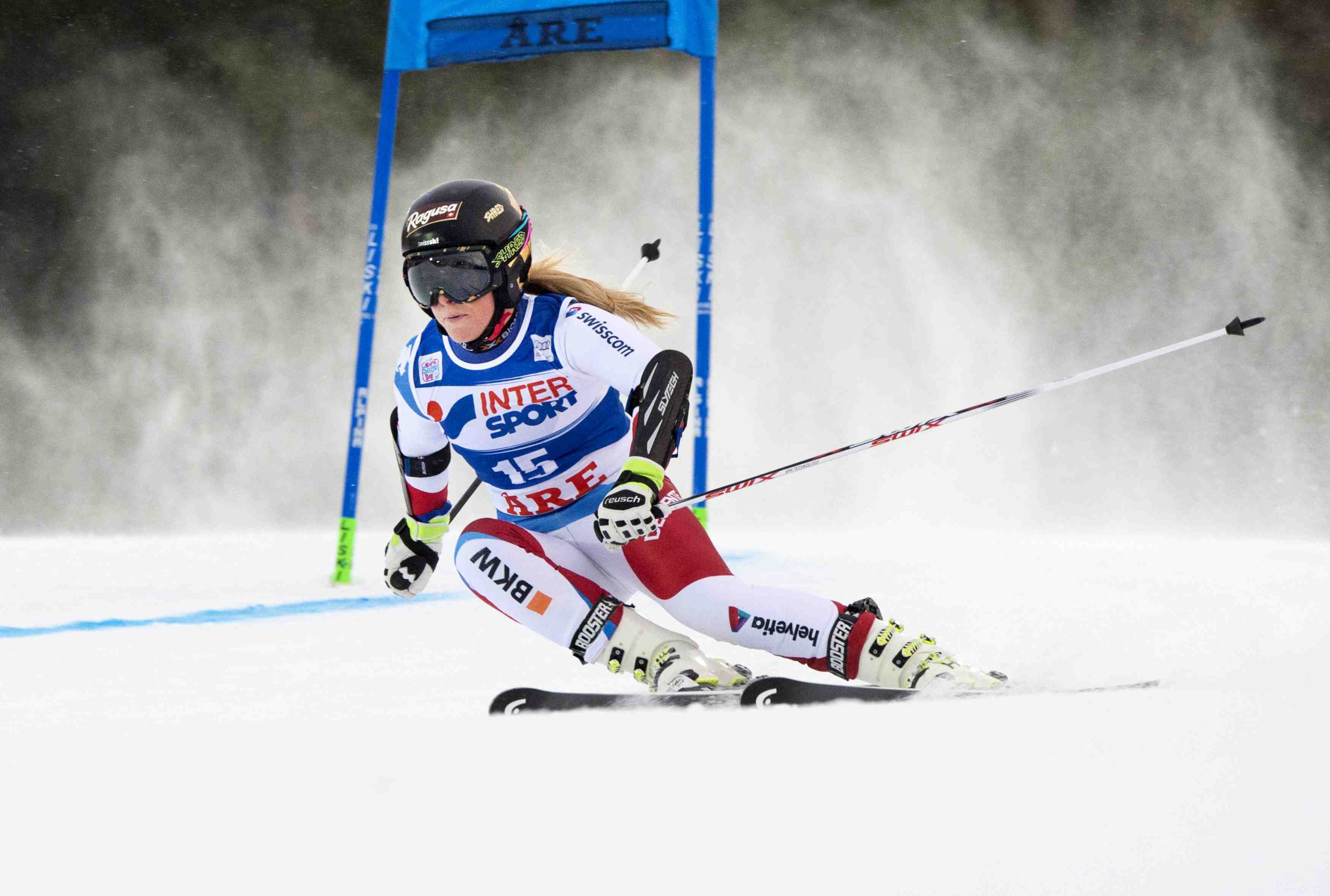 Lara gut remporte la descente, lindsay vonn part a la faute
