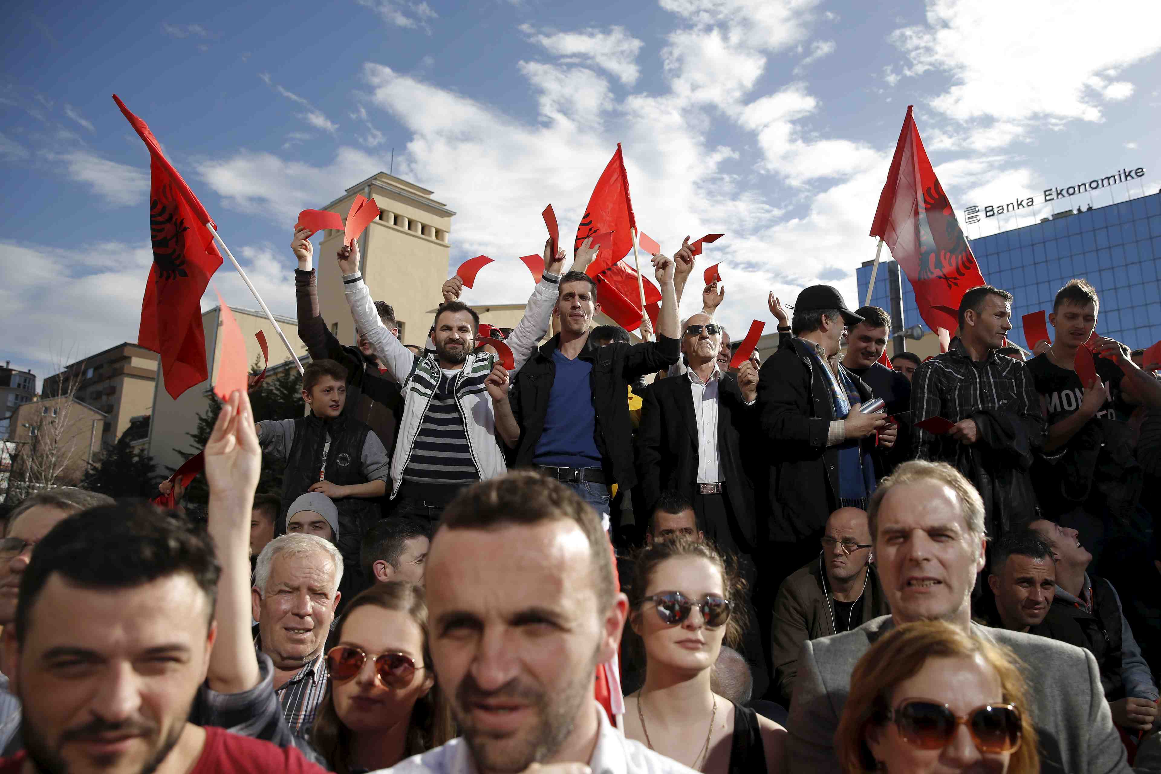 Manifestation anti-gouvernementale a pristina